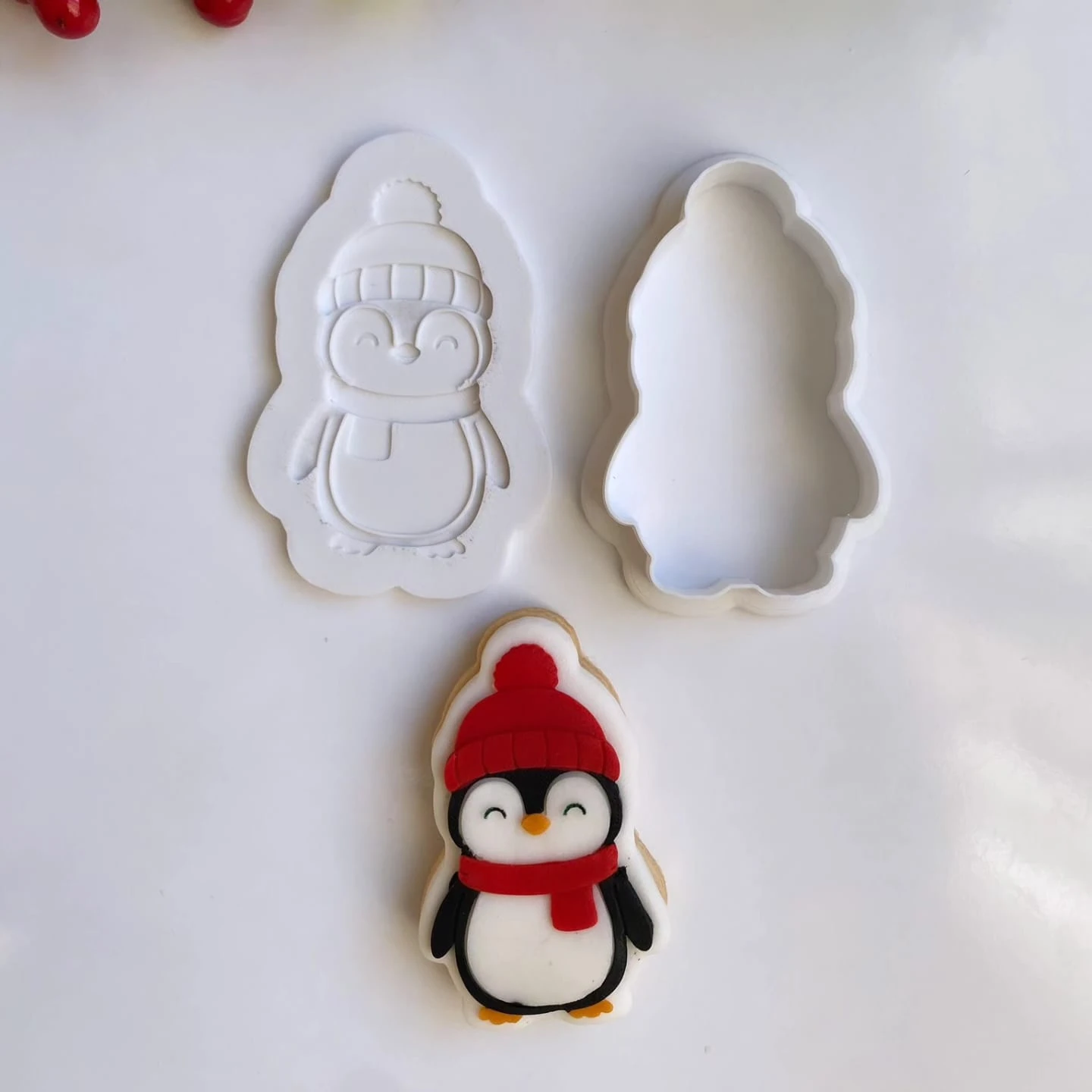 Yılbaşı Çorabı ve Hediye Temalı Kurabiye Kalıbı Seti – Geyik, Penguen, Kardan Adam ve Noel Süsü Figürleriyle Yeni Yıla Tatlı Bir Dokunuş