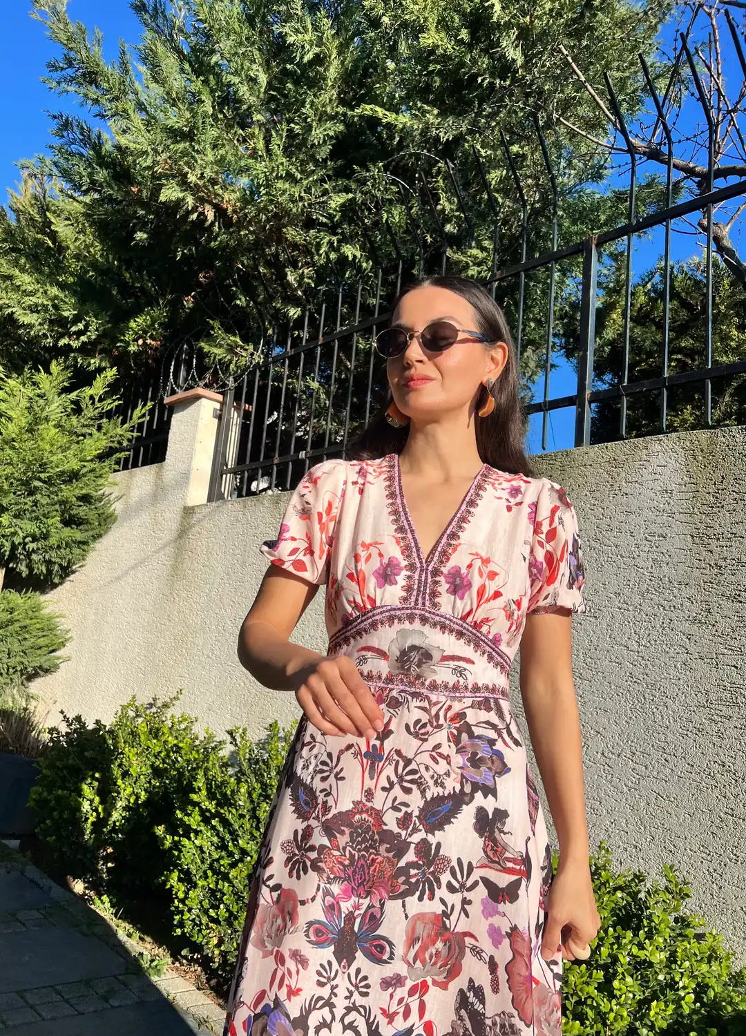 V Yaka Floral Elbise-Pudra