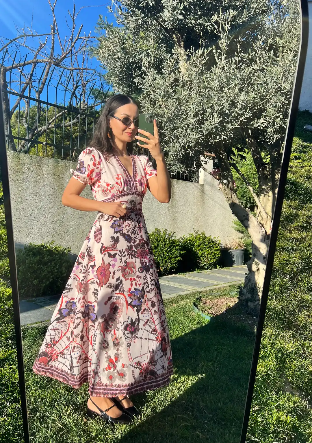 V Yaka Floral Elbise-Pudra