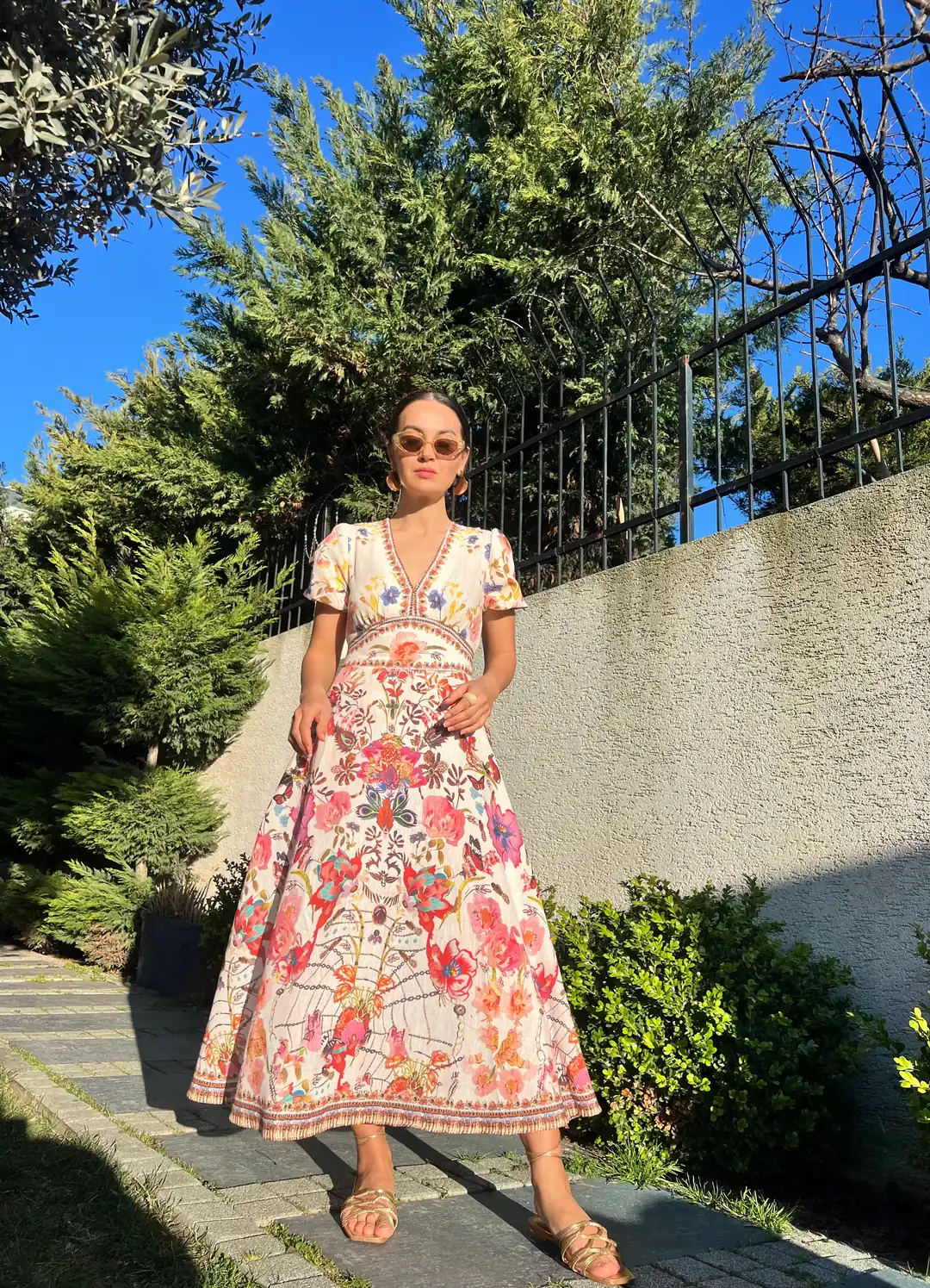 V Yaka Floral Elbise-Ekru(ÖN SiPARİŞ BAYRAM SONRASI KARGO)