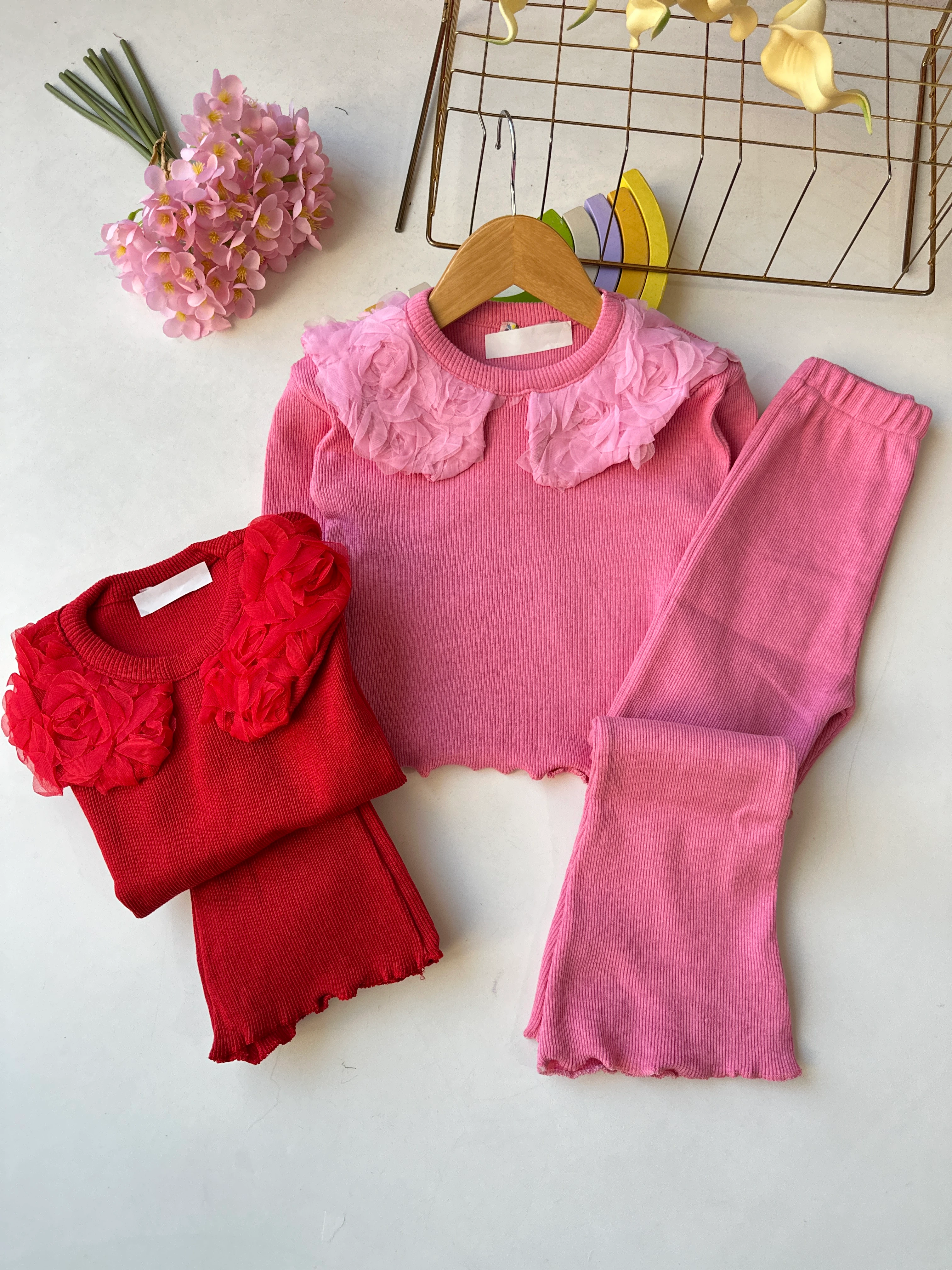 Yakası Güllü Kaşkorse Takım