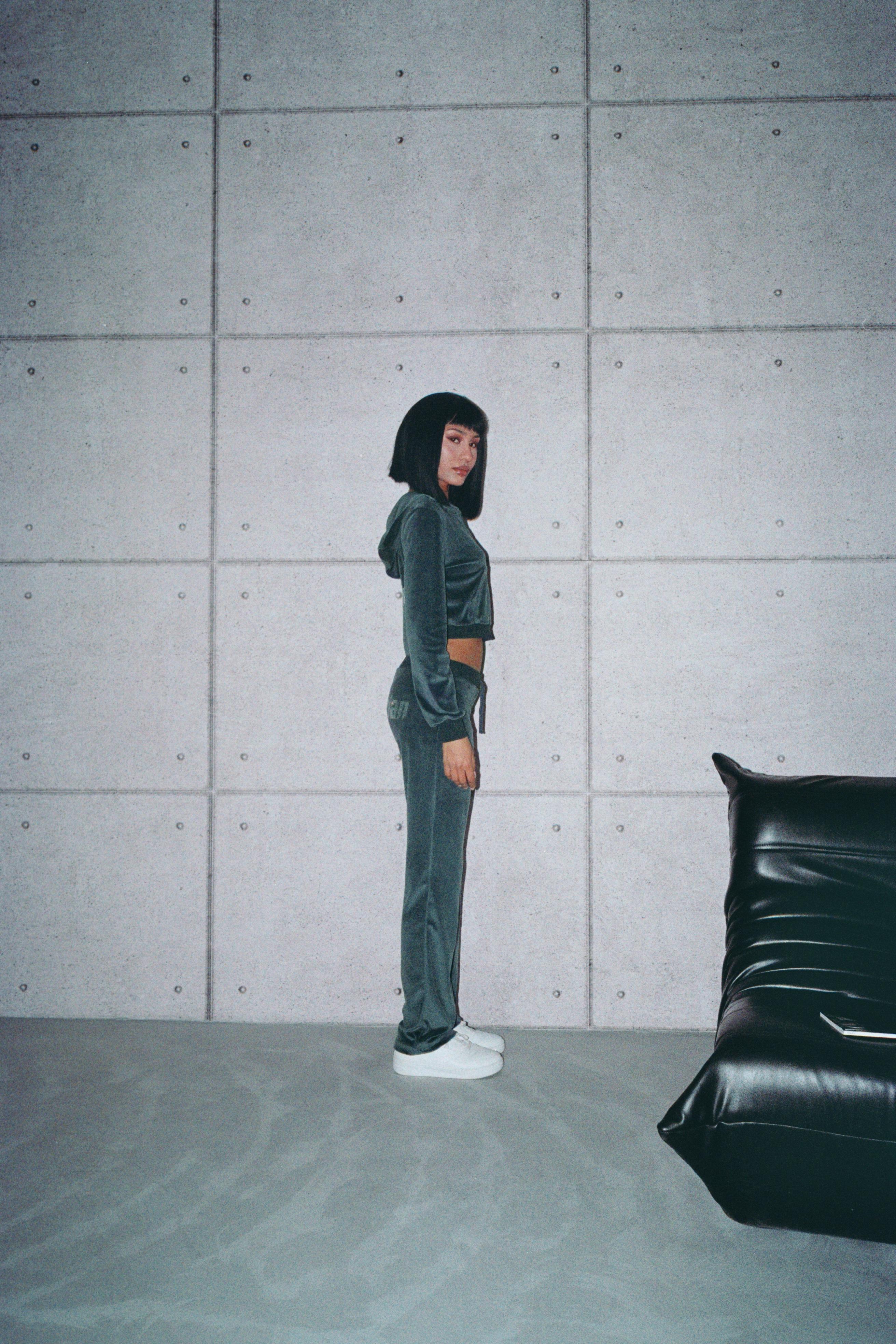 QUINN CROP HOODIE