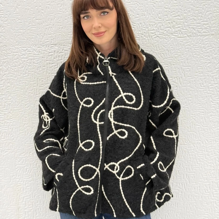 İTHAL KAPÜŞONLU DÜŞÜK KOL, OVERSİZE KALIP KEÇE KABAN