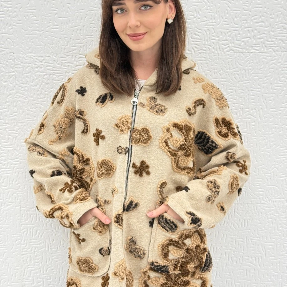 İTHAL KAPÜŞONLU, KABARTMALI ,OVERSİZE KALIP KEÇE KABAN