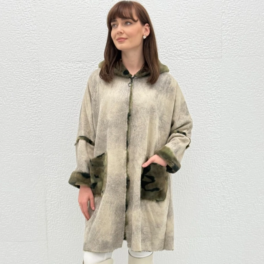 İTHAL İÇİ KAMUFLAJ DESEN KÜRKLÜ KAPİŞONLU FERMUARLI CEKET
