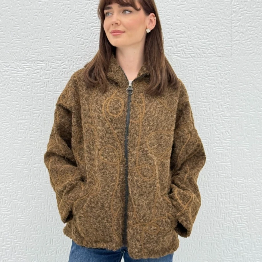 İTHAL KAPÜŞONLU DÜŞÜK KOL, OVERSİZE KALIP KEÇE KABAN