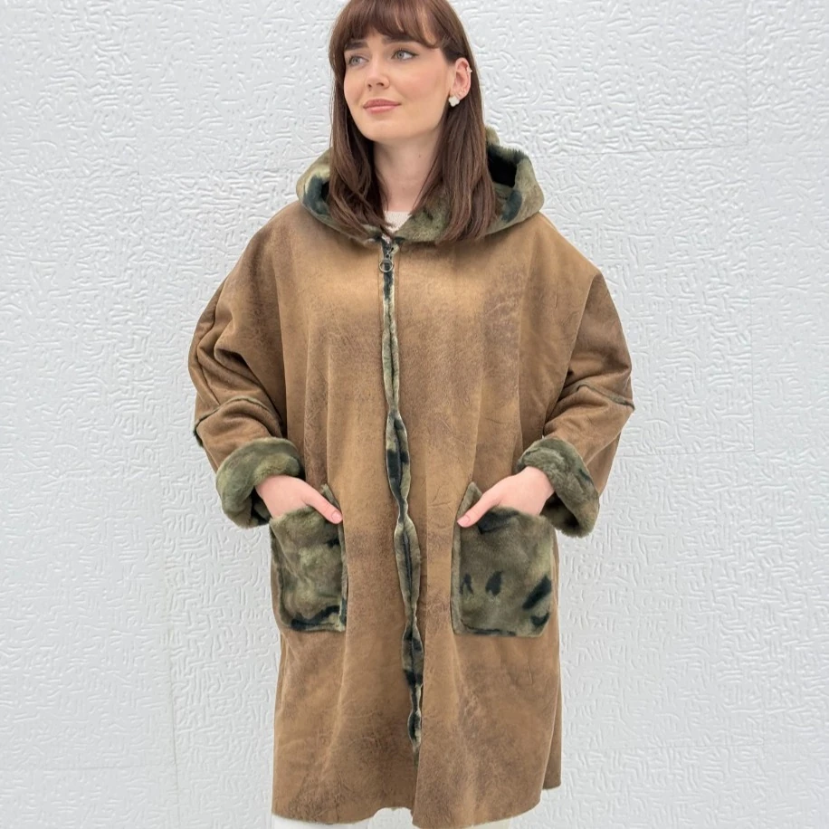 İTHAL İÇİ KAMUFLAJ DESEN KÜRKLÜ KAPİŞONLU FERMUARLI CEKET