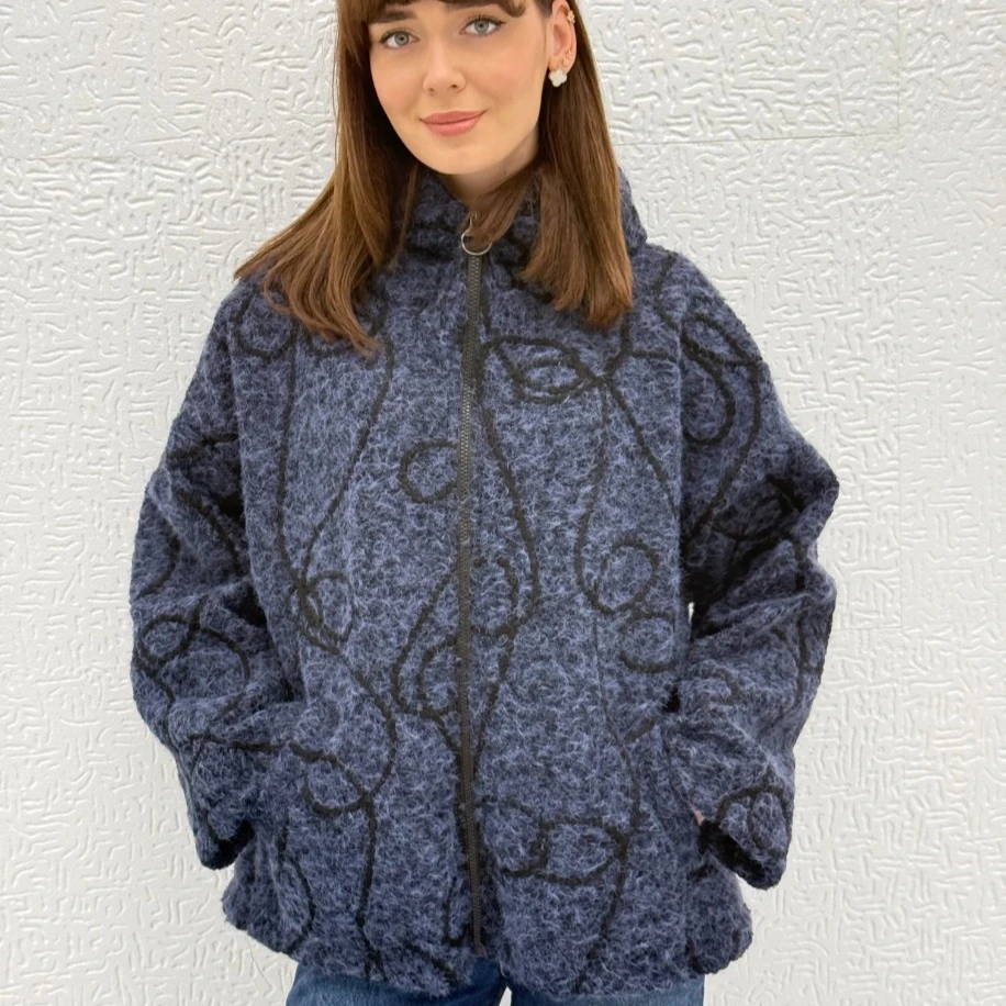 İTHAL KAPÜŞONLU DÜŞÜK KOL, OVERSİZE KALIP KEÇE KABAN