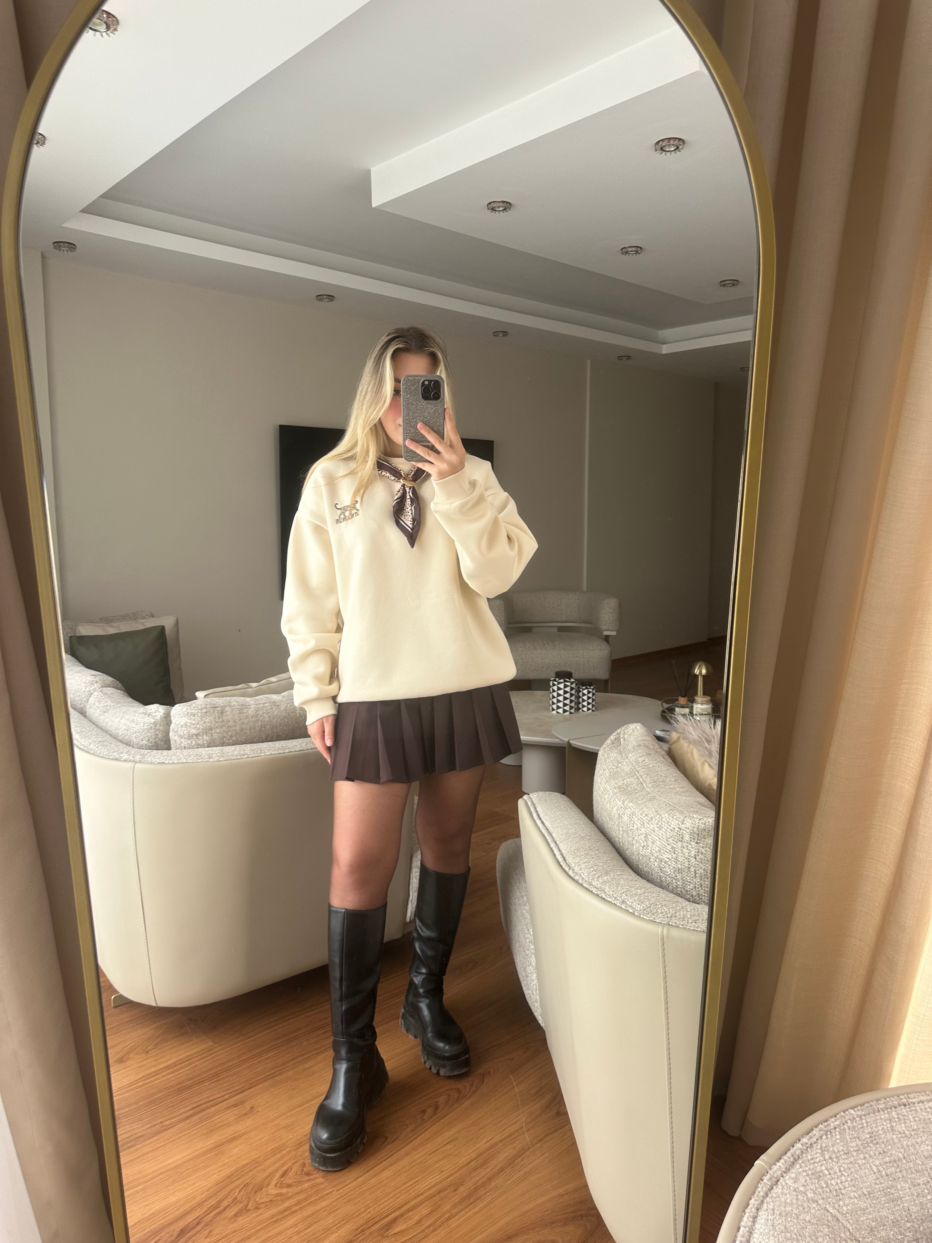 ŞAL DETAYLI SWEATSHIRT