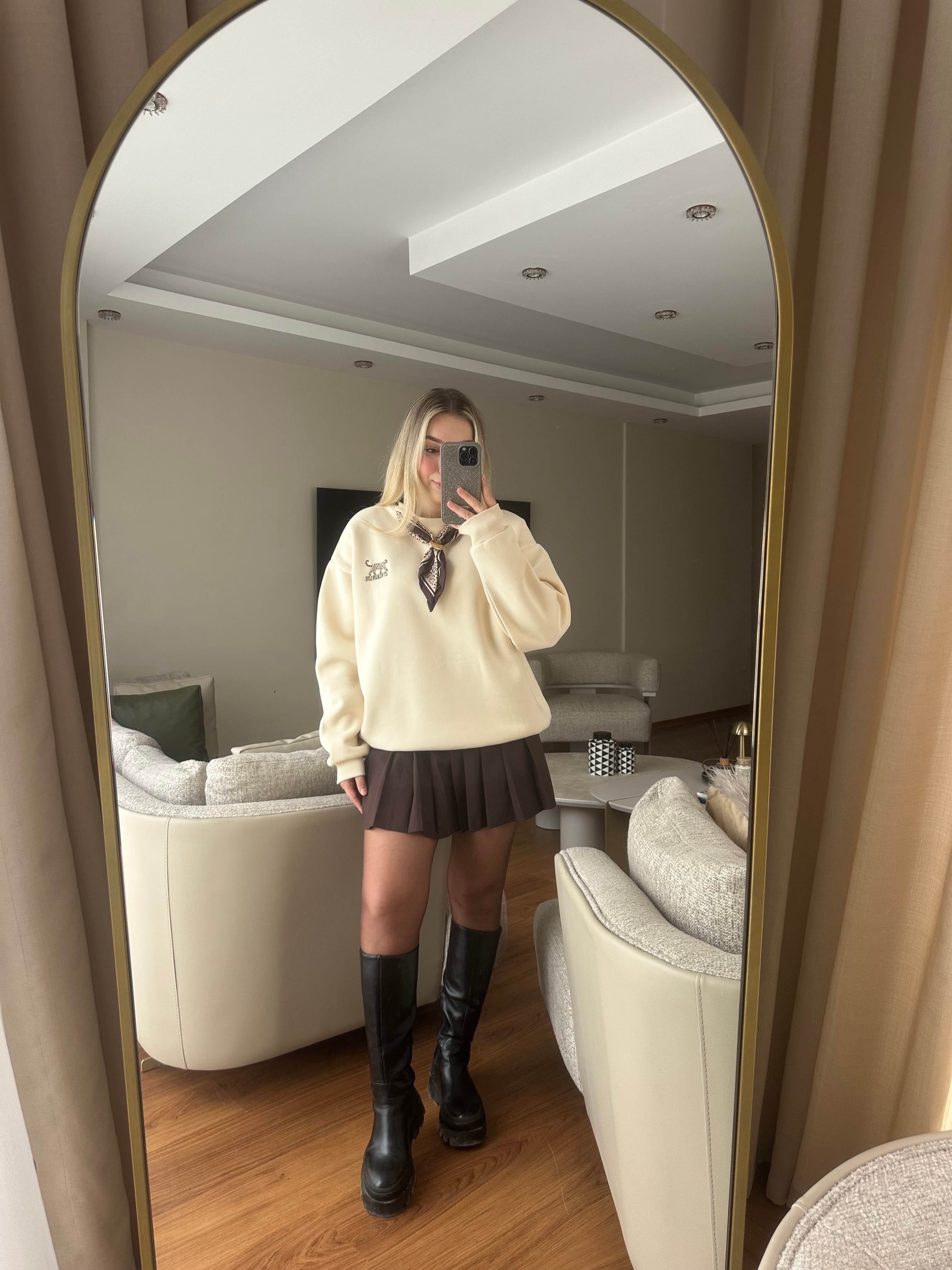 ŞAL DETAYLI SWEATSHIRT