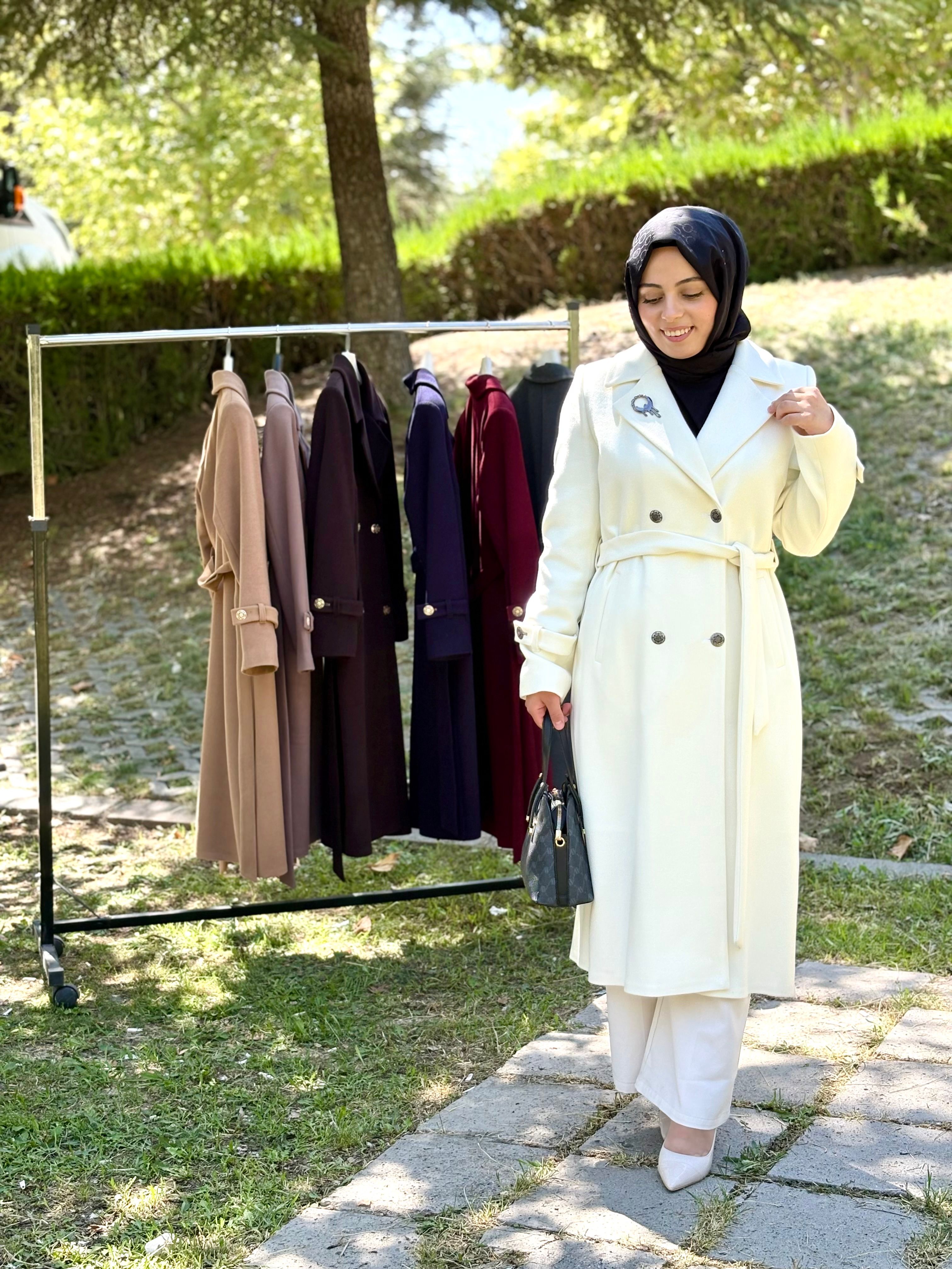 Beyaz Kaşe Kaban