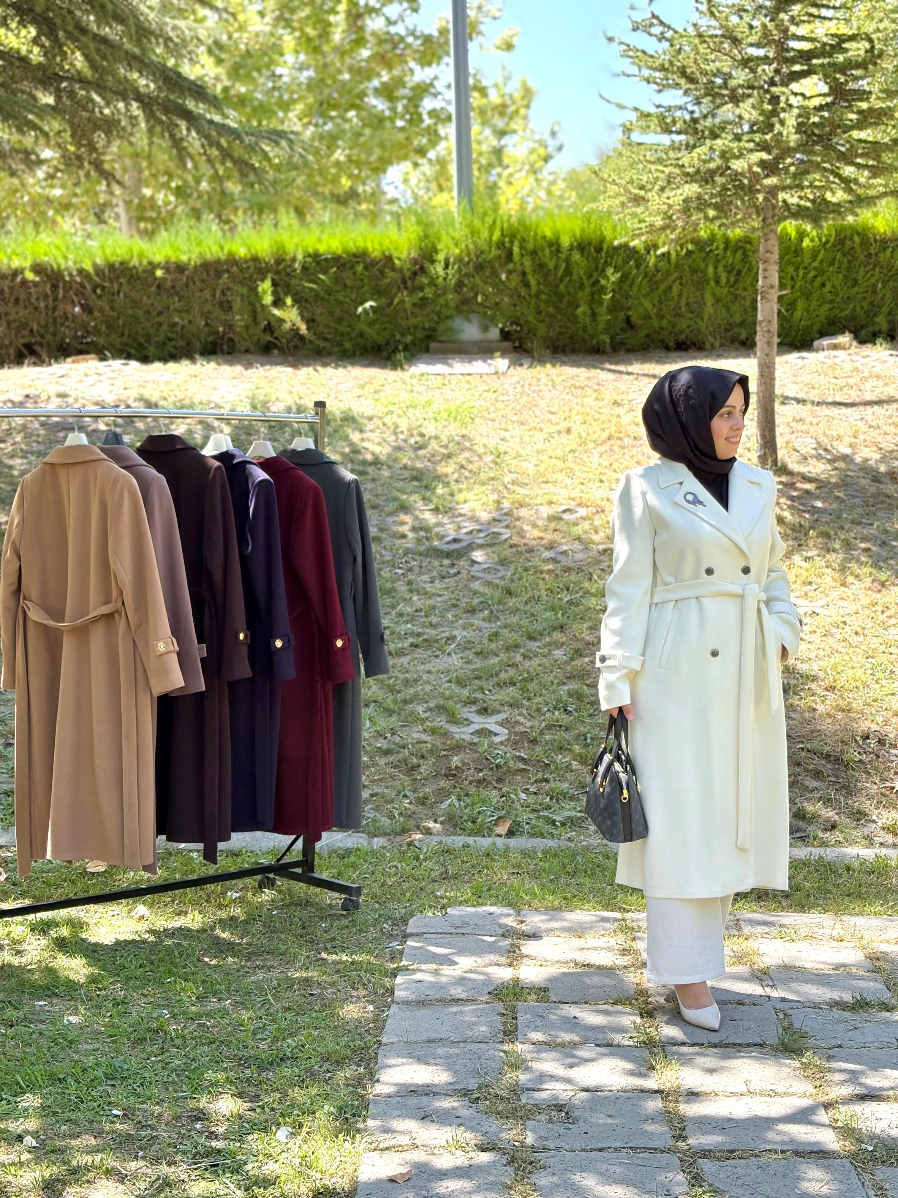Beyaz Kaşe Kaban