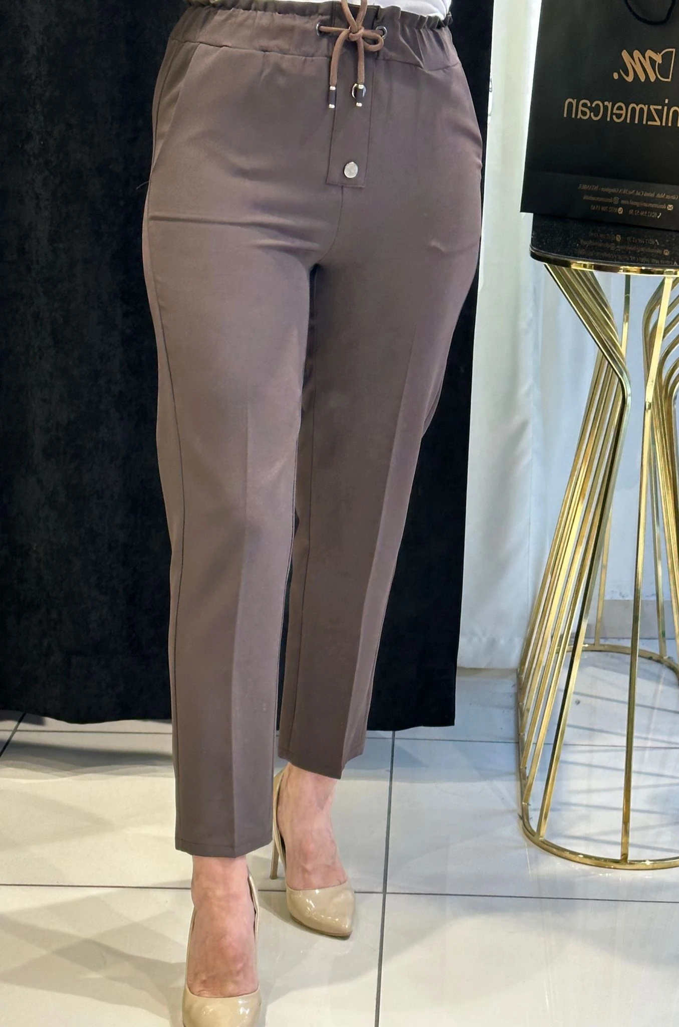 DÜĞME DETAY BELİ LASTİKLİ PANTOLON  - KAHVE