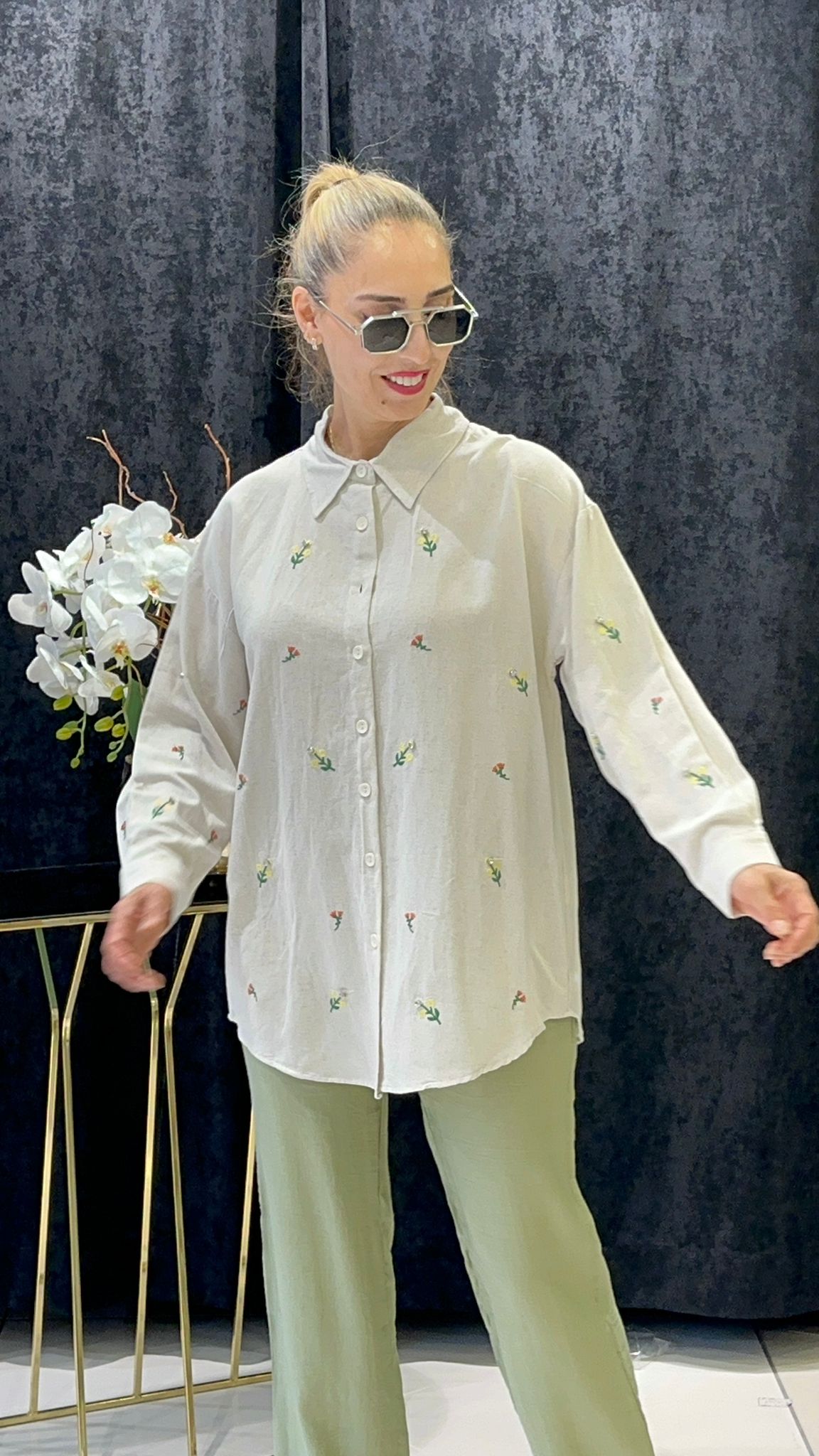 KETEN NAKIŞ VE TAŞ TEDAYLI GÖMLEK