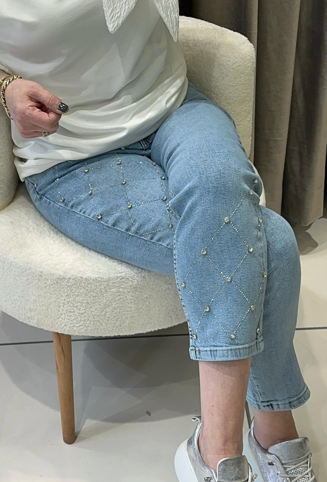 BAKLAVA DESEN LİKRALI ÇAKMA TAŞ DETAY KOT PANTOLON