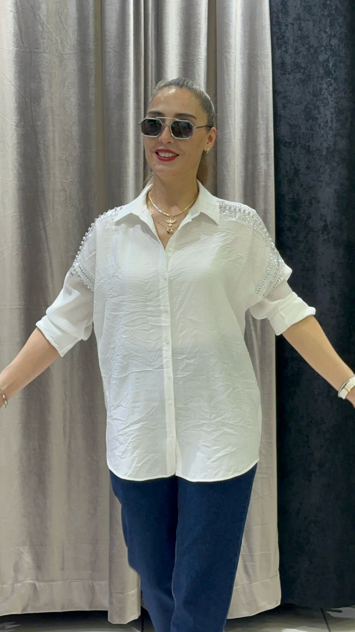 OMUZ TAŞ İŞLEMELİ KETEN GÖMLEK