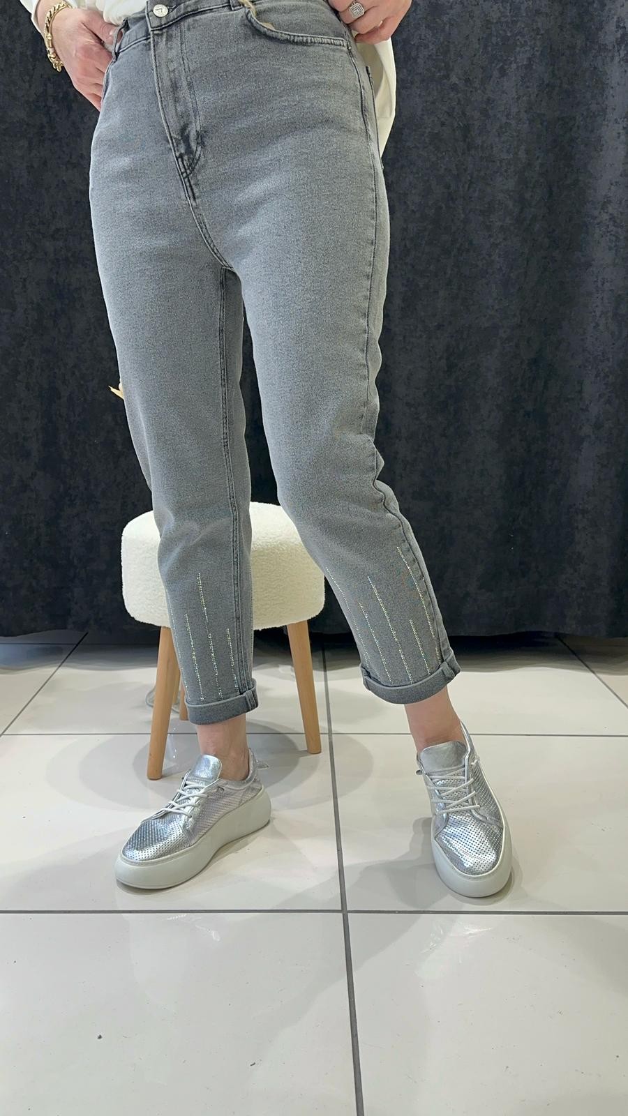 LİKRALI KOT PANTOLON PAÇA KISMI SU YOLU TAŞ DETAY