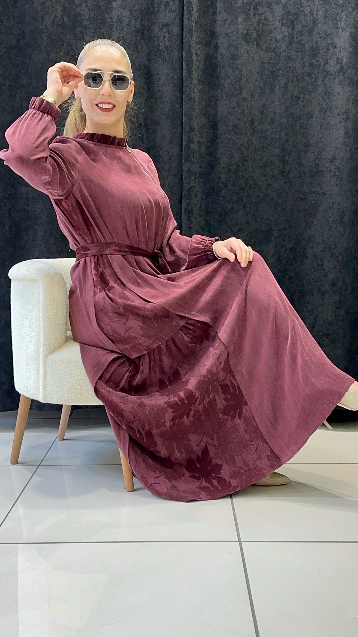 İPEK QUPRA YAKA FERMUAR DETAY YAPRAK DESEN ELBİSE - BORDO