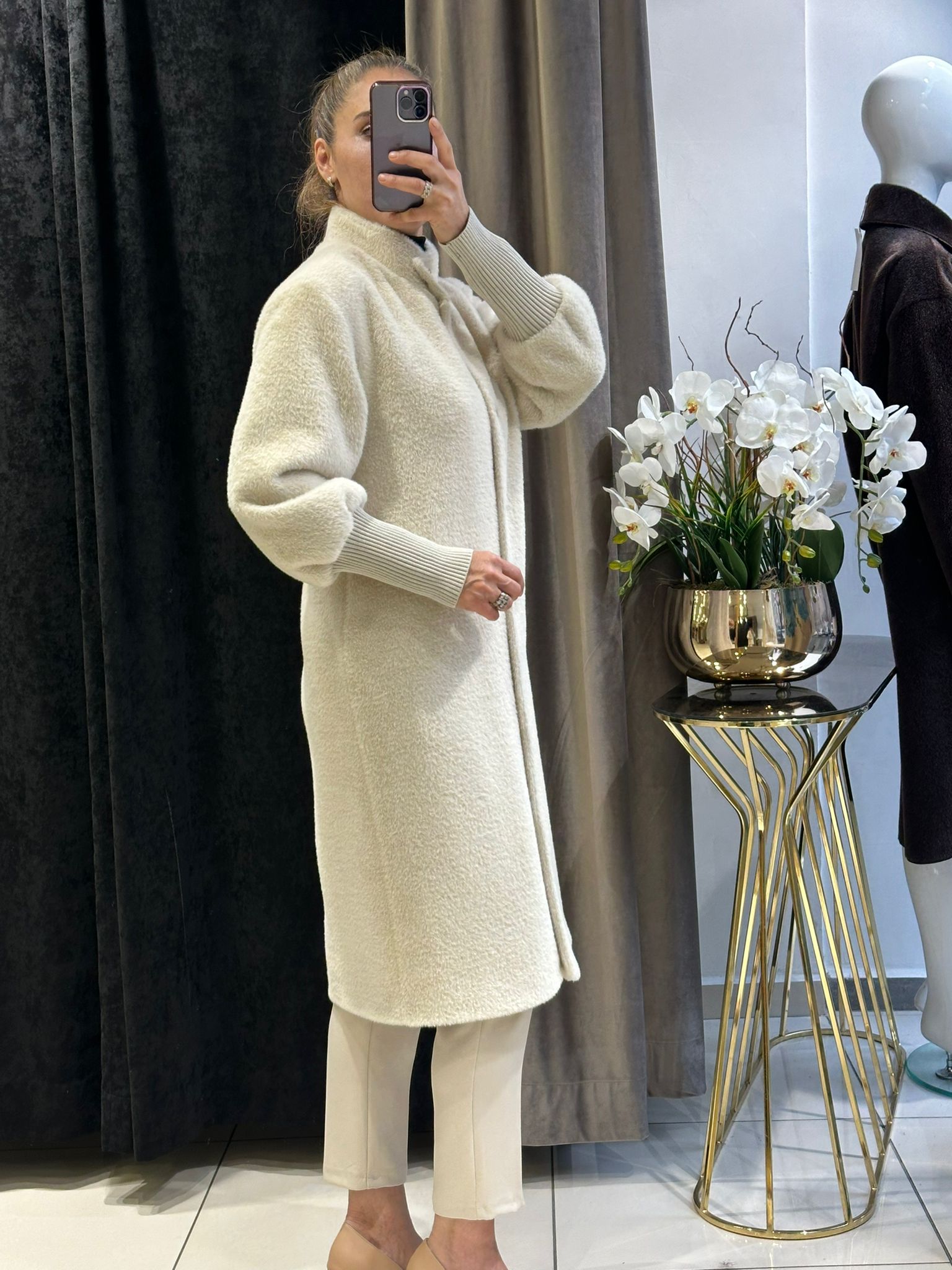 ANGORA KABAN KOL UCU TRİKO RİBANA GOLD DÜĞME DETAY