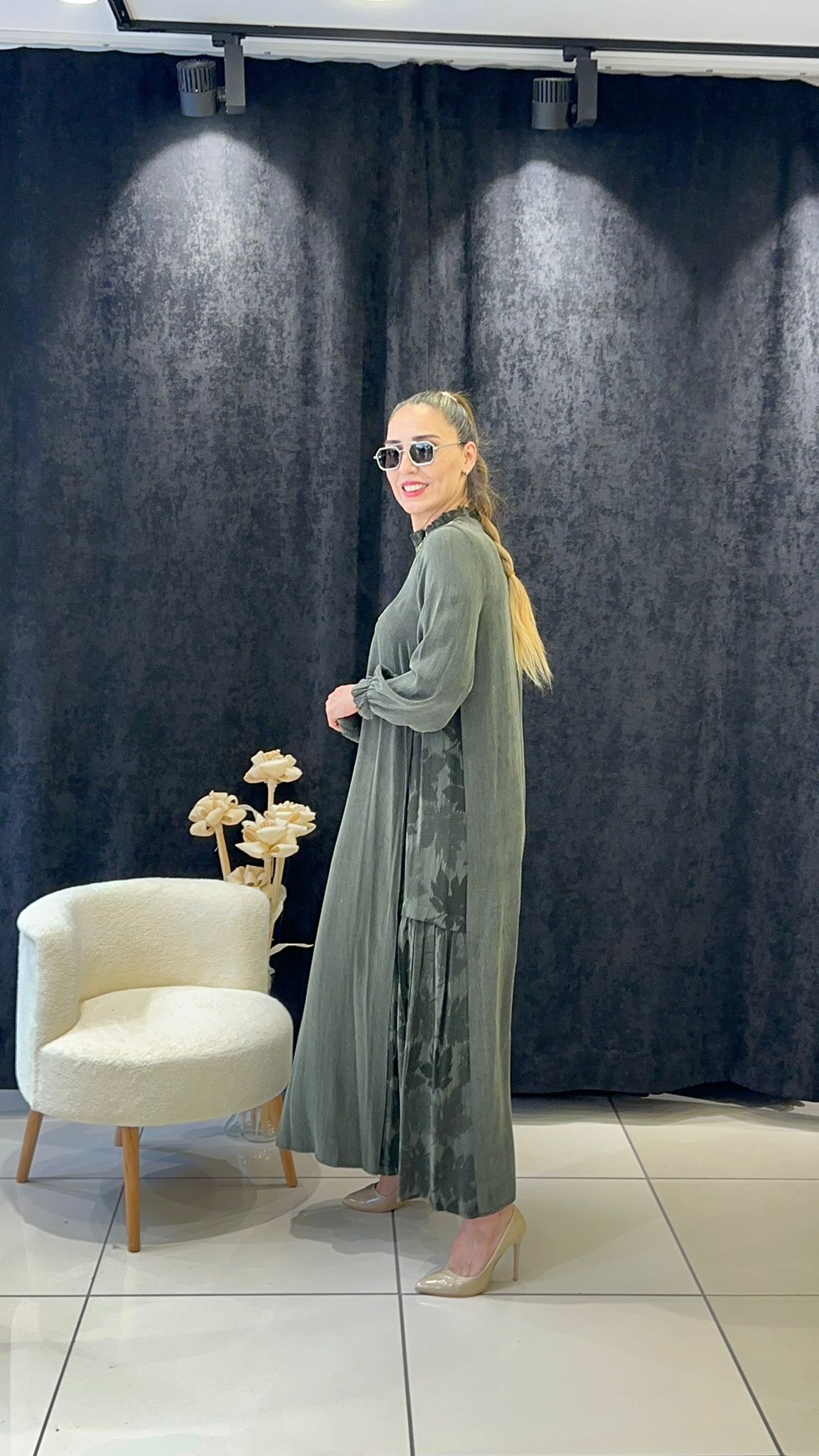 İPEK QUPRA YAKA FERMUAR DETAY YAPRAK DESEN ELBİSE - HAKİ