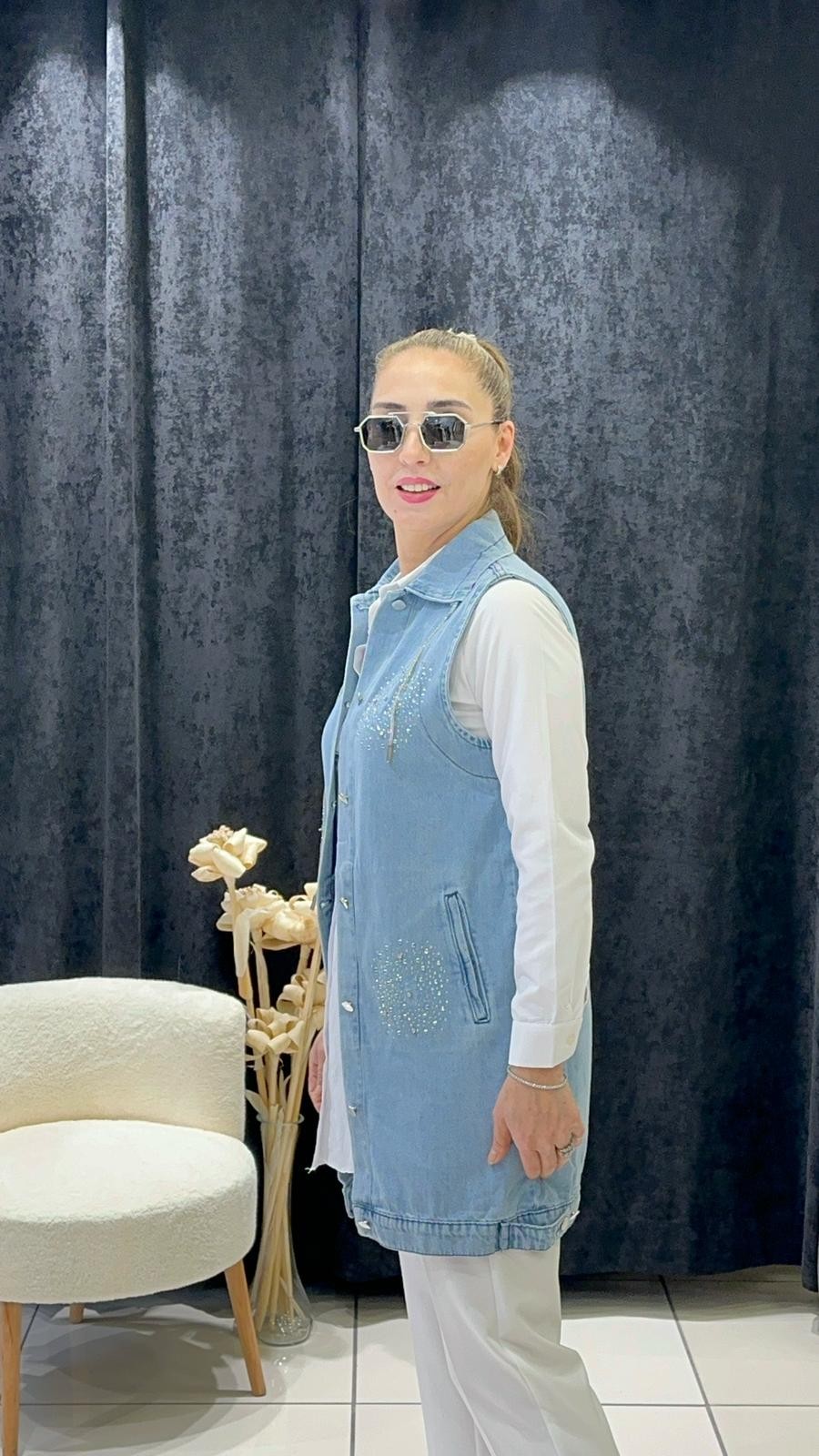 POLO YAKA TAŞ DETAYLI DÜĞMELİ KOT YELEK 