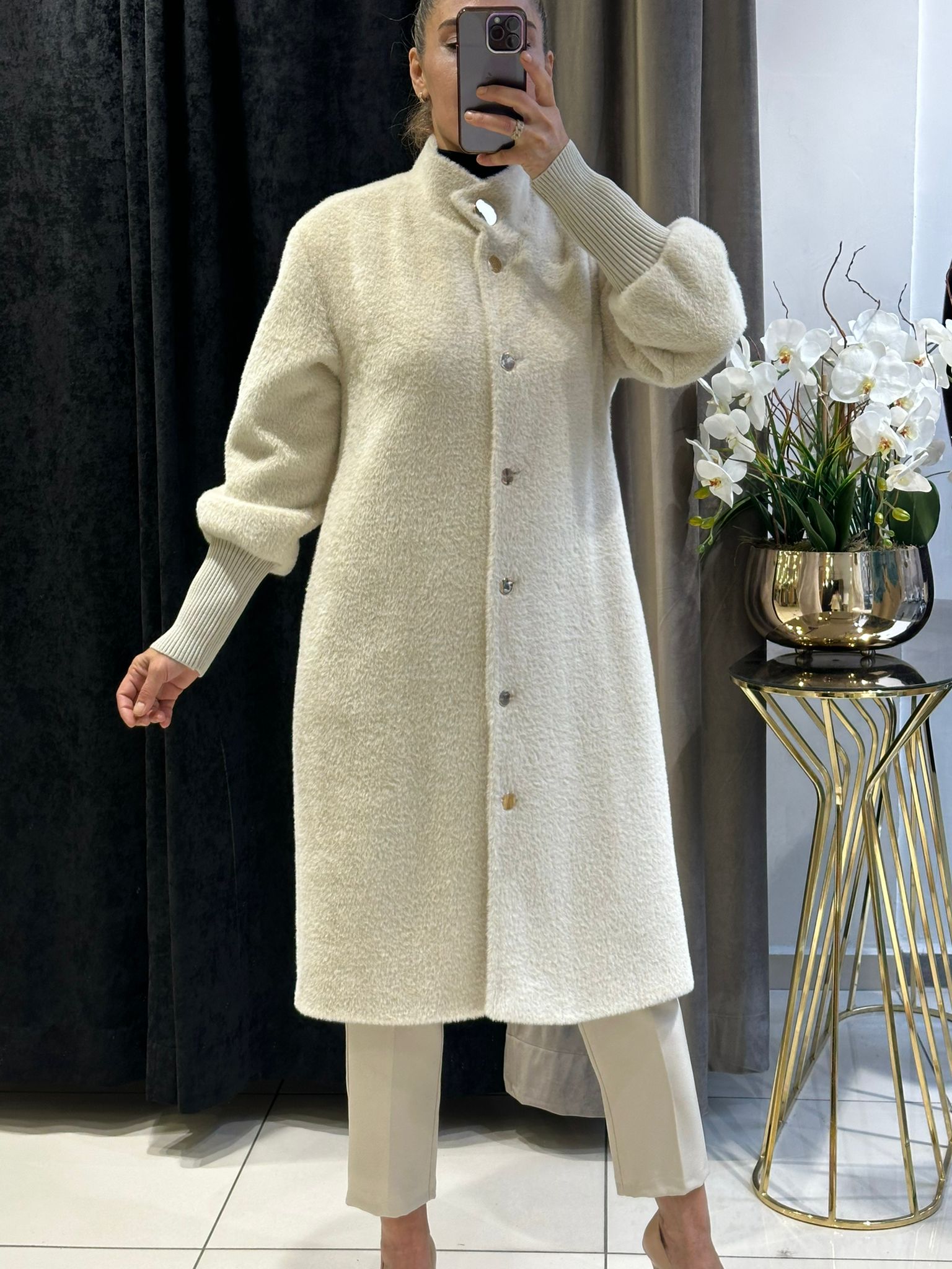 ANGORA KABAN KOL UCU TRİKO RİBANA GOLD DÜĞME DETAY