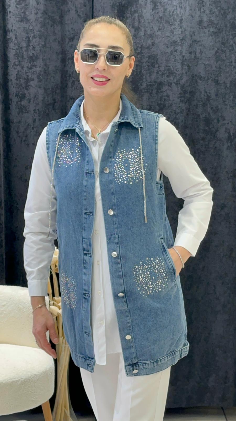 POLO YAKA TAŞ DETAYLI DÜĞMELİ KOT YELEK 