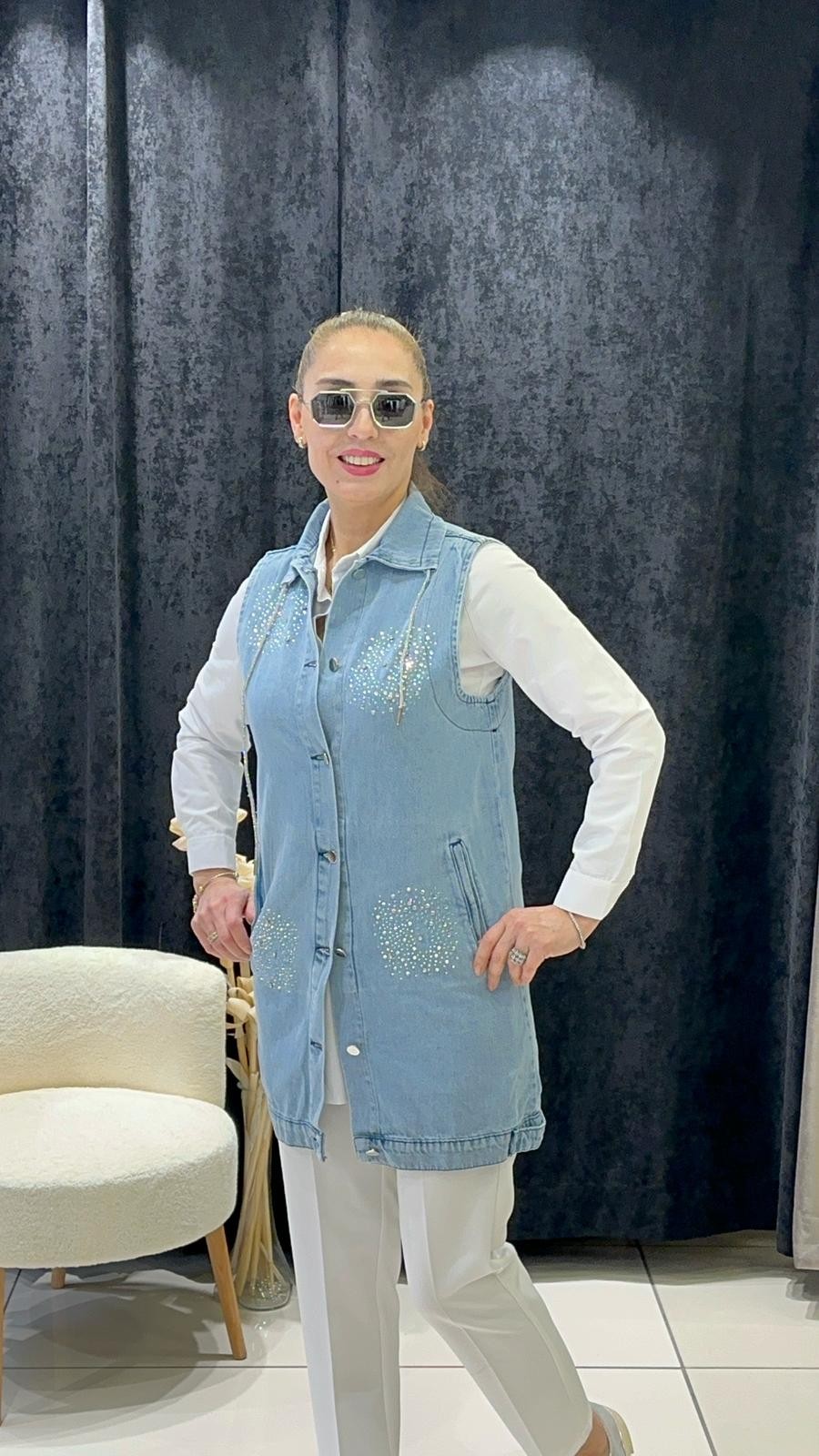 POLO YAKA TAŞ DETAYLI DÜĞMELİ KOT YELEK 