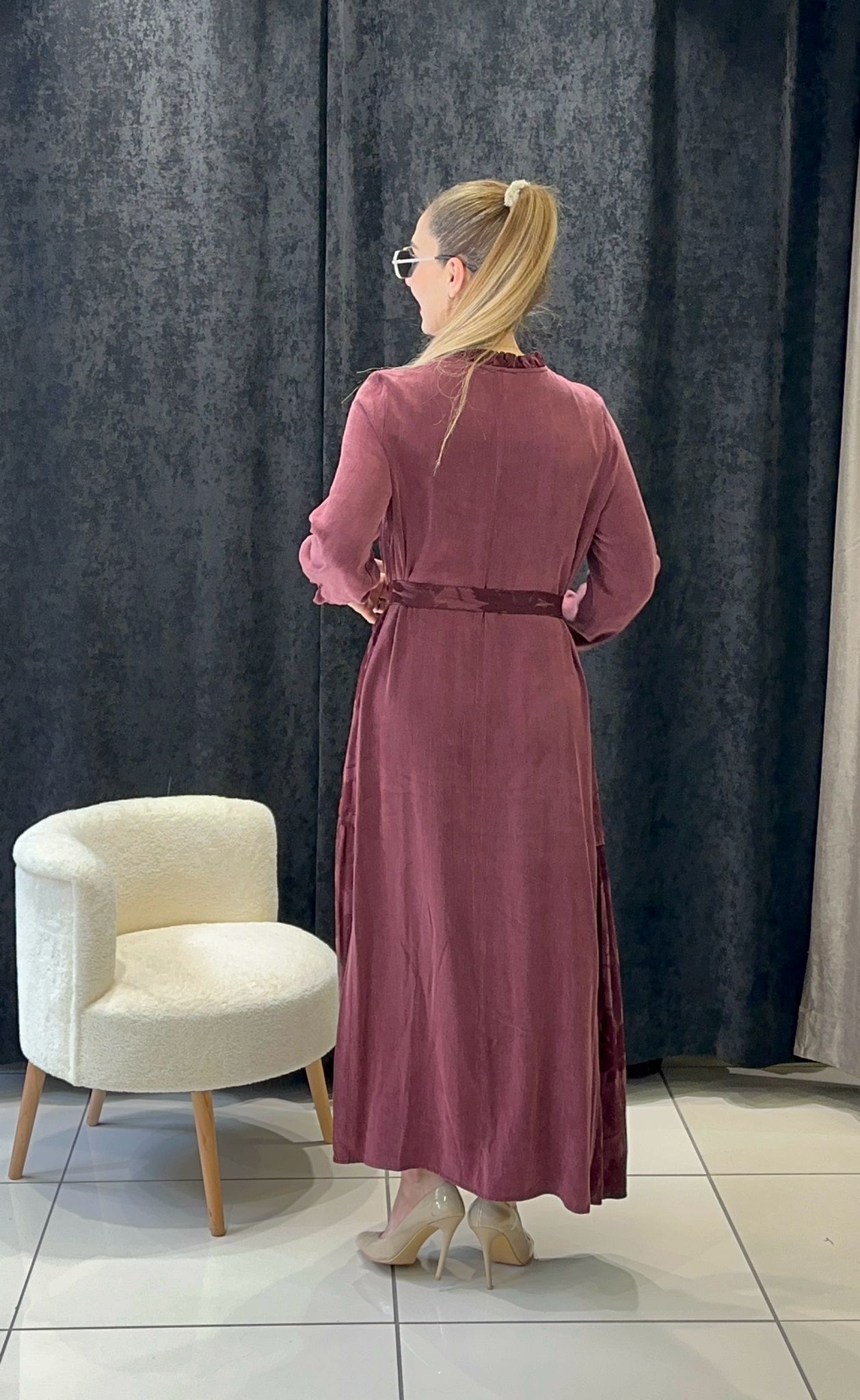 İPEK QUPRA YAKA FERMUAR DETAY YAPRAK DESEN ELBİSE - BORDO