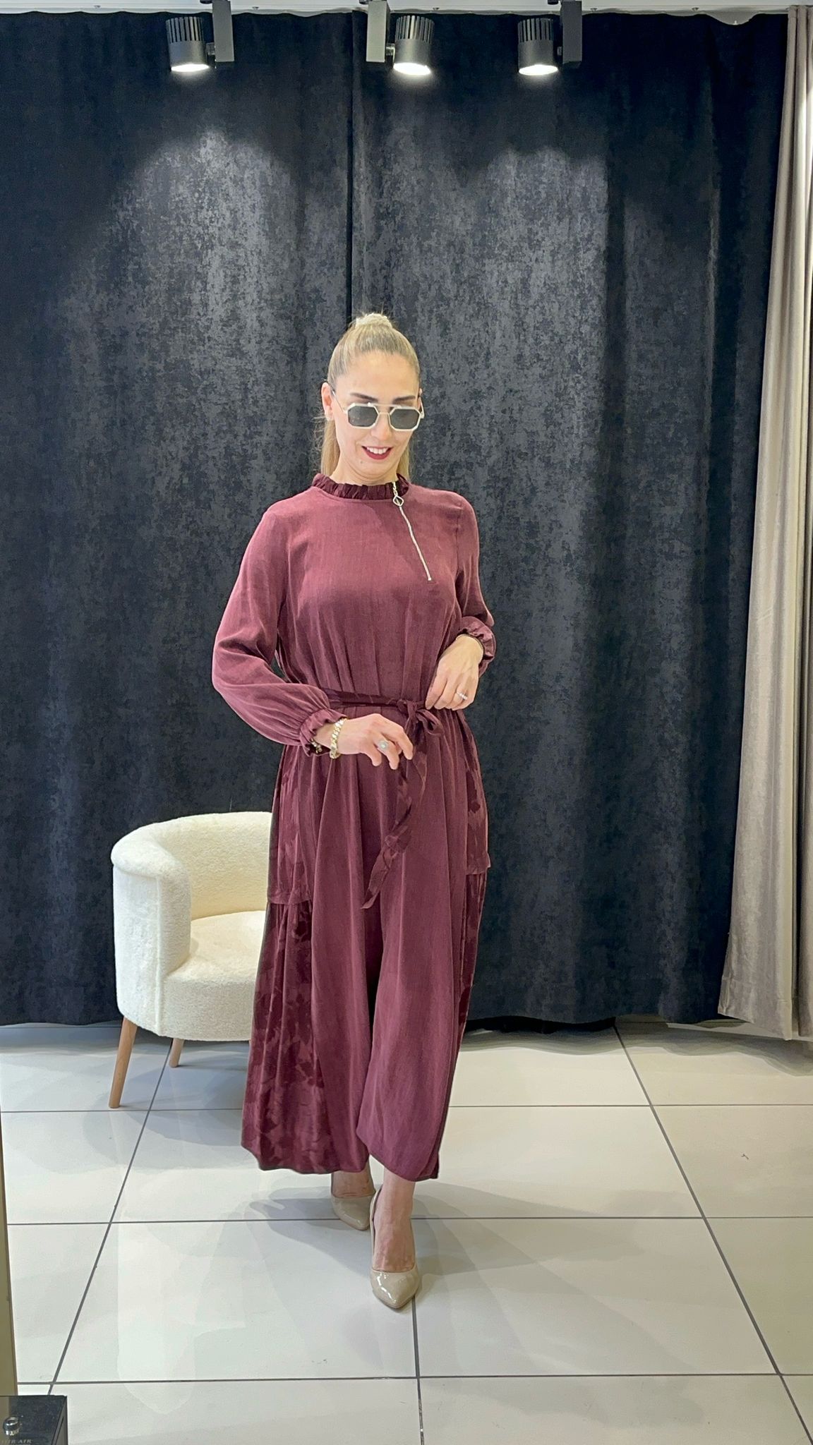 İPEK QUPRA YAKA FERMUAR DETAY YAPRAK DESEN ELBİSE - BORDO