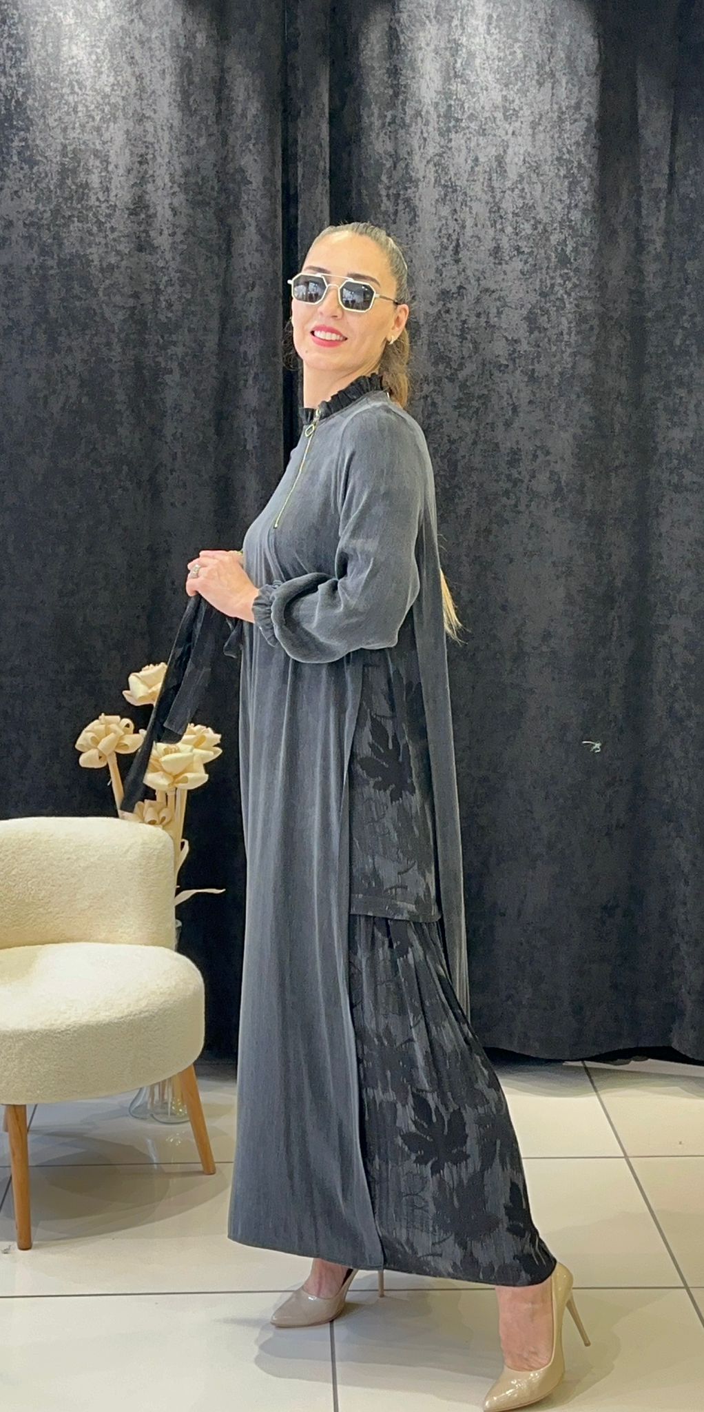 İPEK QUPRA YAKA FERMUAR DETAY YAPRAK DESEN ELBİSE - SİYAH