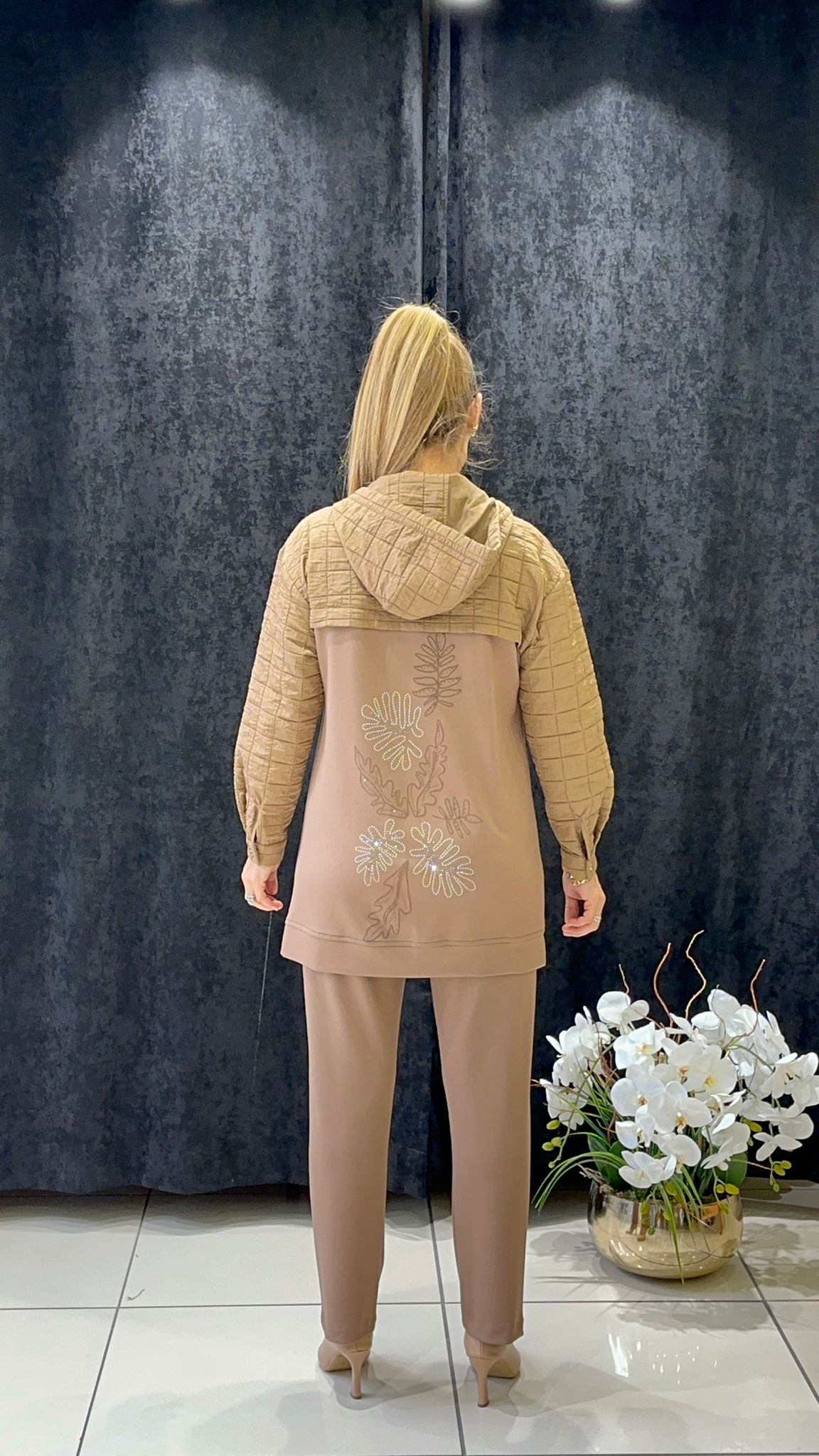 KAPİTONE BAMBIRLI ARKA NAKIŞ DETAY İKİLİ TAKIM 