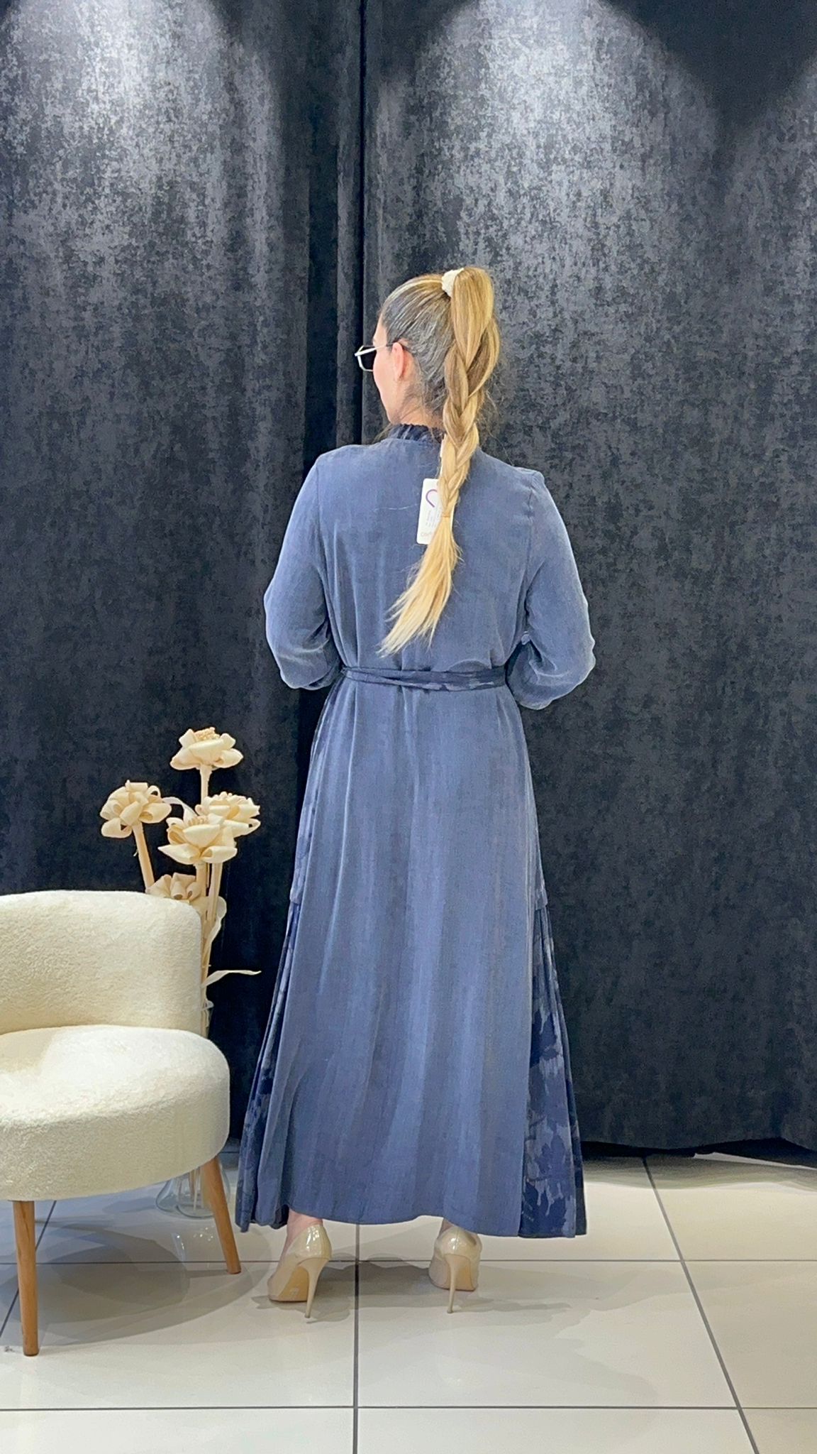 İPEK QUPRA YAKA FERMUAR DETAY YAPRAK DESEN ELBİSE - LACI