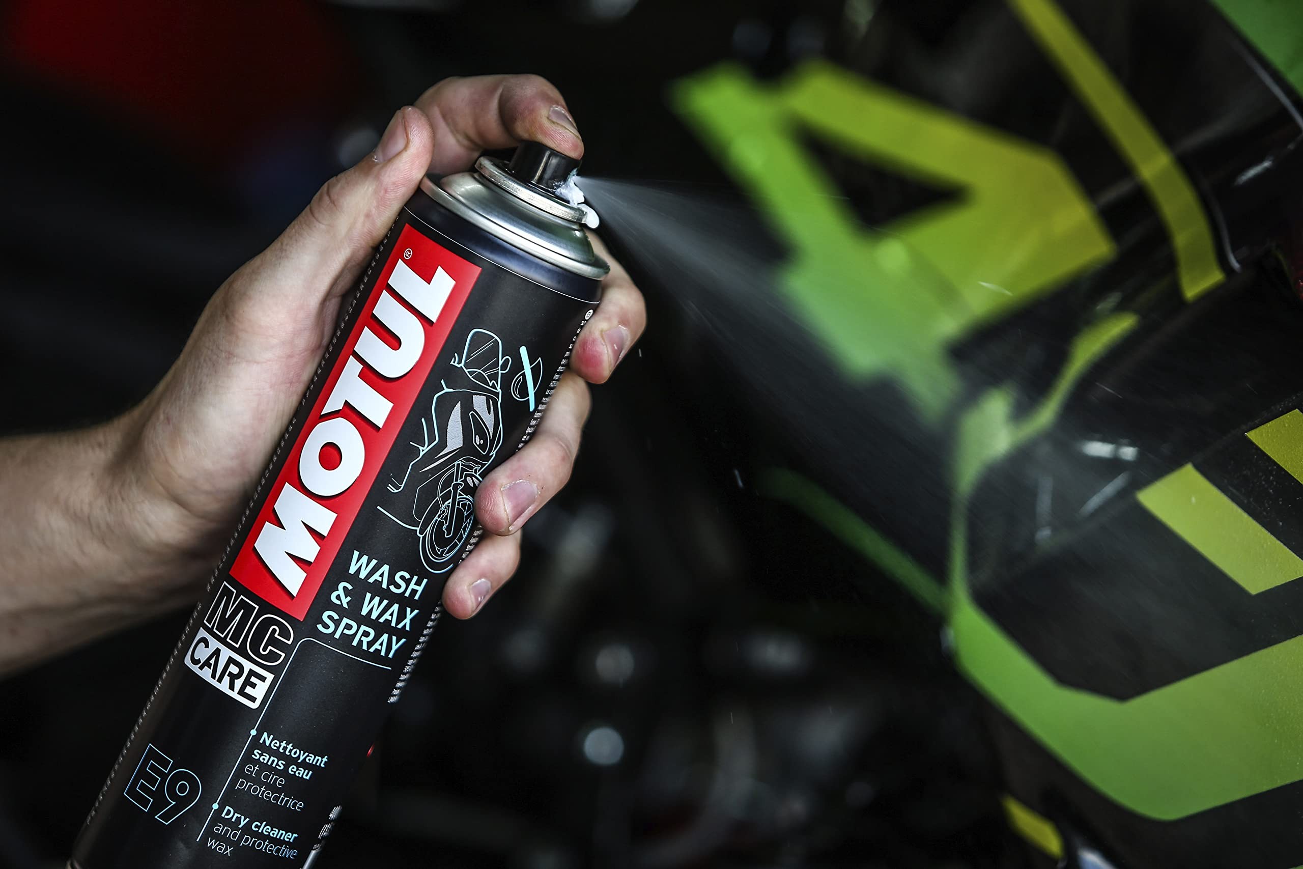 Motul E9 Wash & Wax Spray 400 ML Temizleme ve Parlatma Spreyi