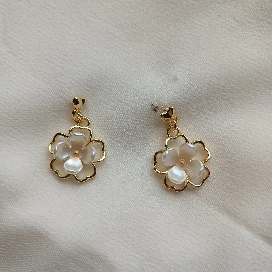 İmitasyon İnci Boncuklu Alaşım Çiçek Küpe