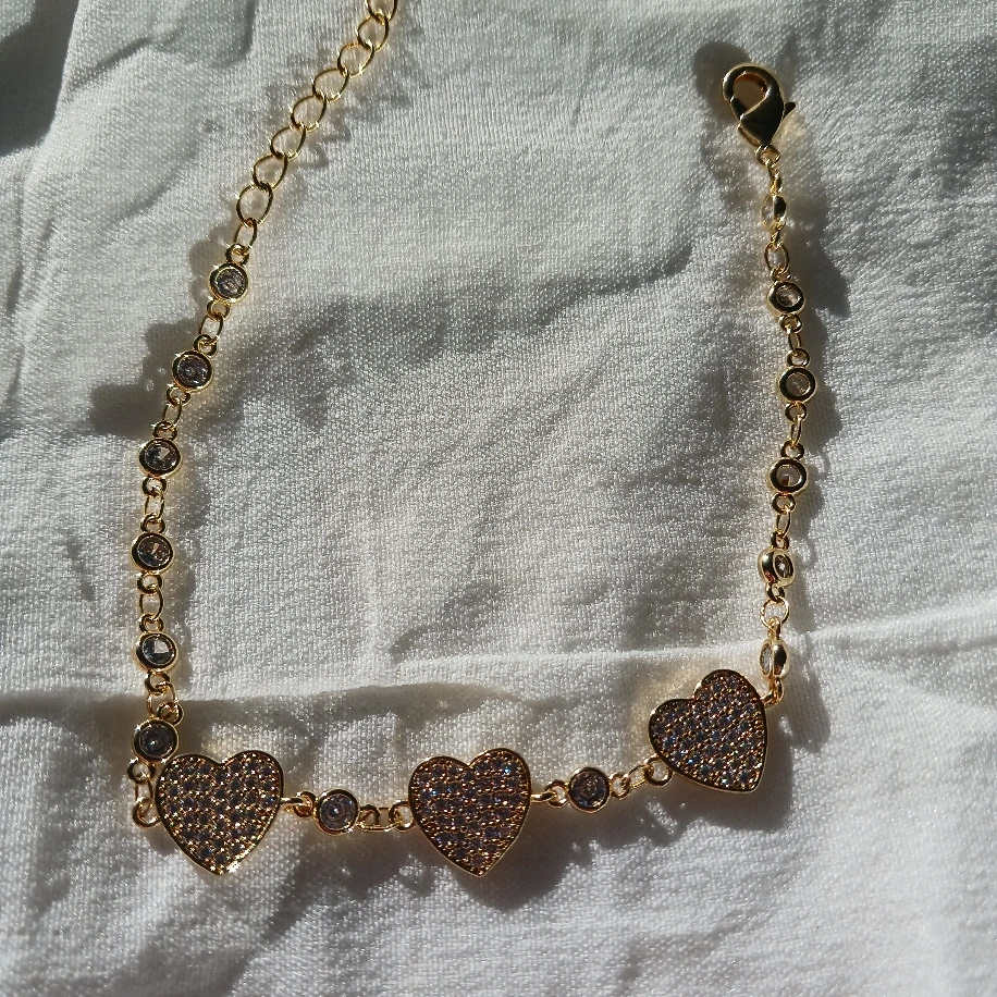 Zirkon Taşlı 18K Altın Kaplama Kalpli Şık Bileklik