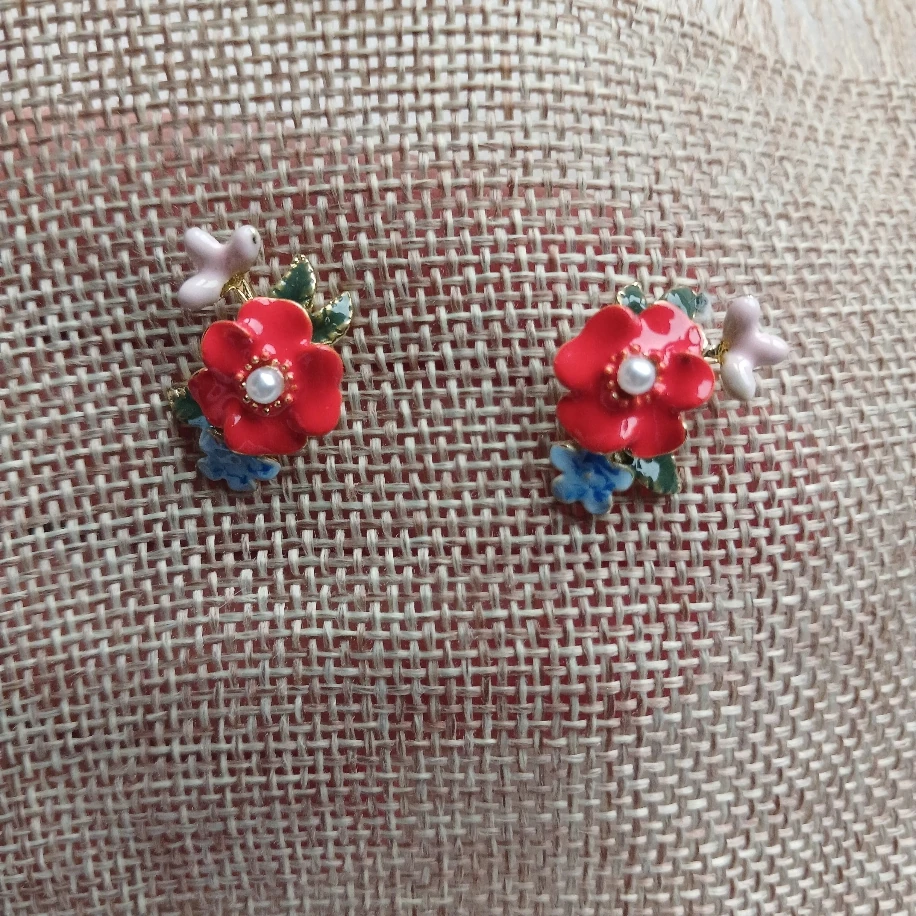 Altın Kaplama Paslanmaz Çelik Kırmızı Çiçekli Minimalist Kadın Küçük Küpe