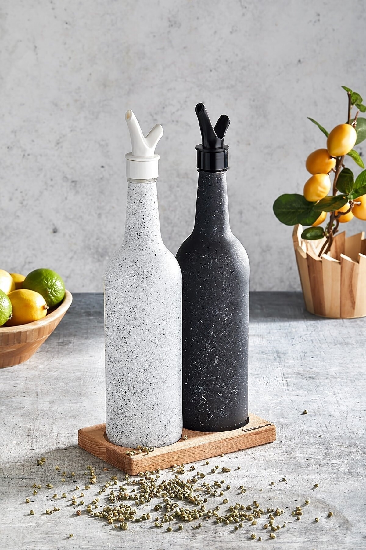 Ahşap Standlı 2`li Granit Siyah Beyaz 750cc Damlatmaz Akıllı Cam Yağlık-sirkelik-sosluk Seti