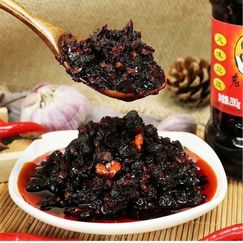 Lao Gan Ma Fremente Edilmiş Soya Fasulyeli Biber Sosu (CHİLLİ SAUCE WİTH FERMENTED SOYBEAN) - 280g
