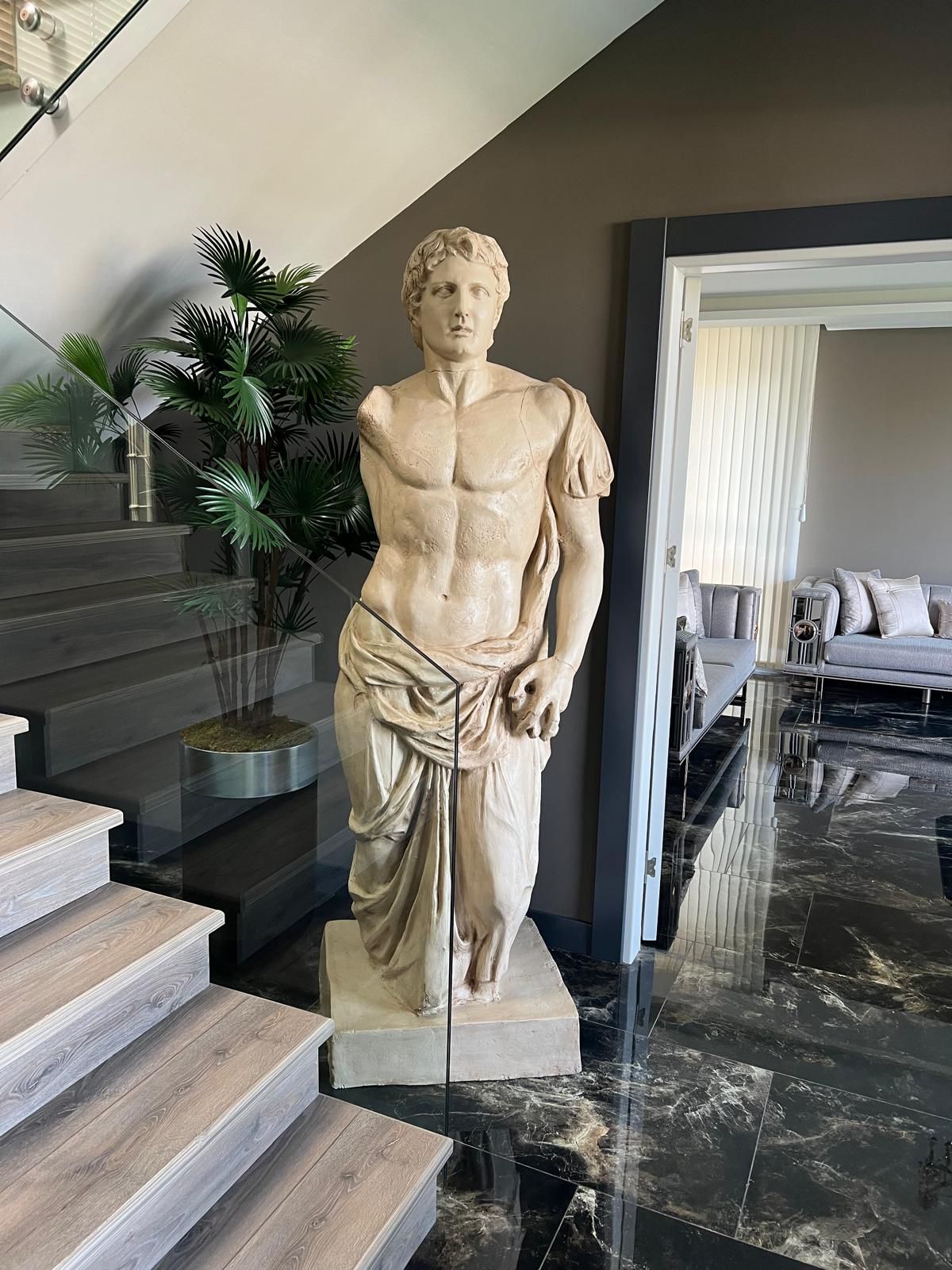 Büyük İskender Heykeli – Zafer ve Fetihlerin İhtişamı image