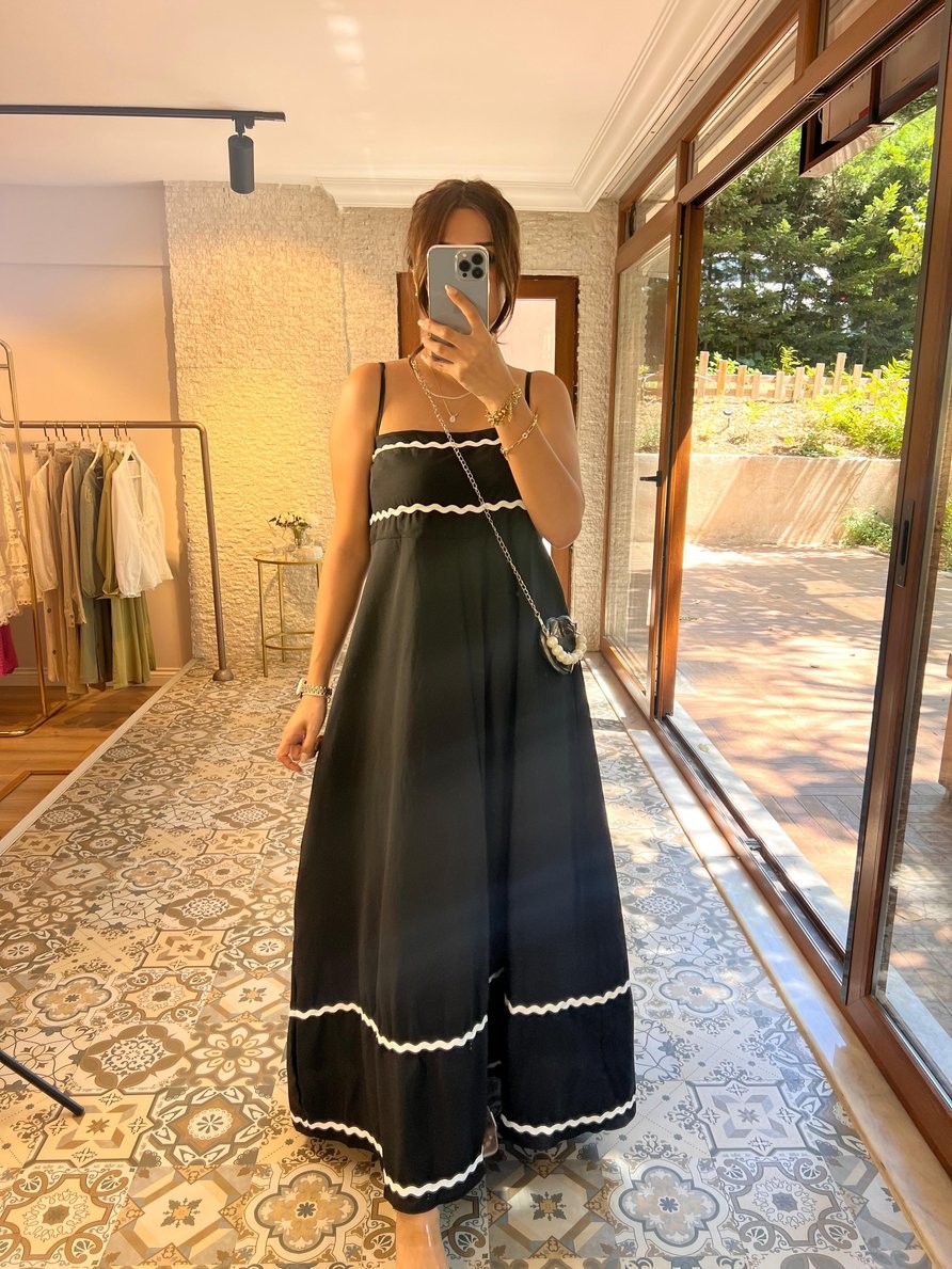 Siyah Askılı Elbise