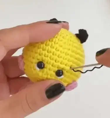 Amigurumi Bee Keychain Eye- 1
