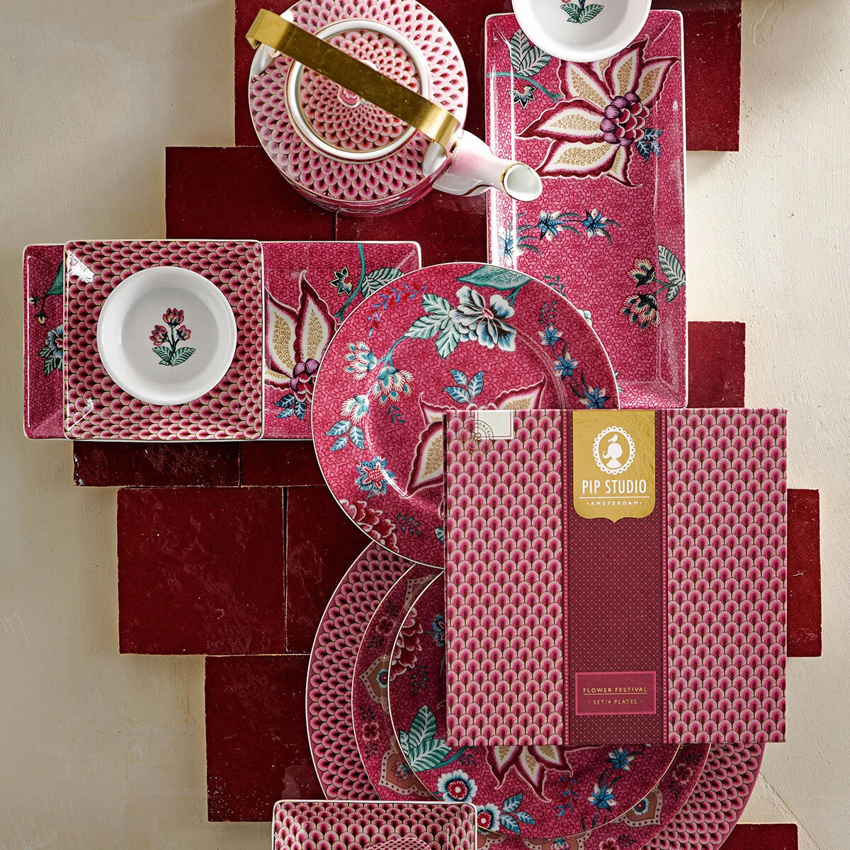 Flower Festival Porselen Pasta Tabağı Kırmızı Renk 17 cm