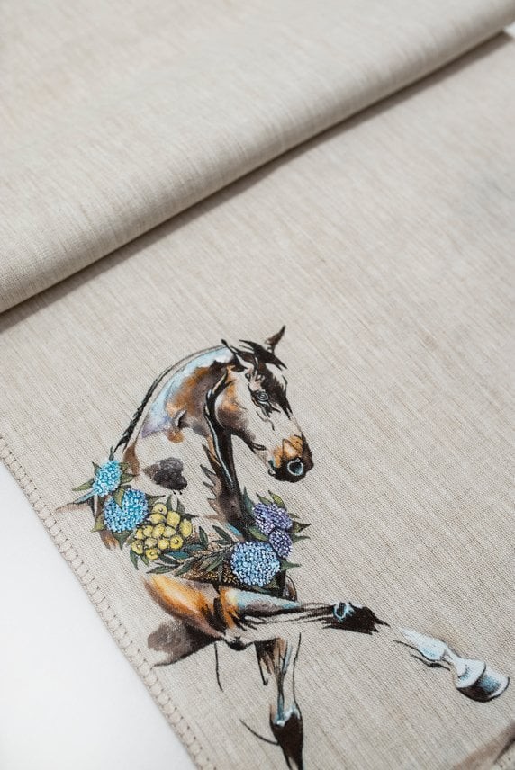 Unique Couture Horse Simple Runner Female