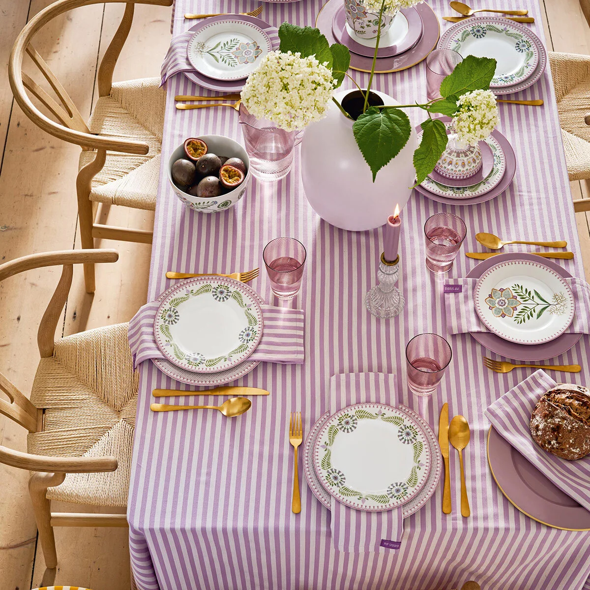 Lily & Lotus Porselen Kahvaltı Tabağı Mor Renk 21 cm