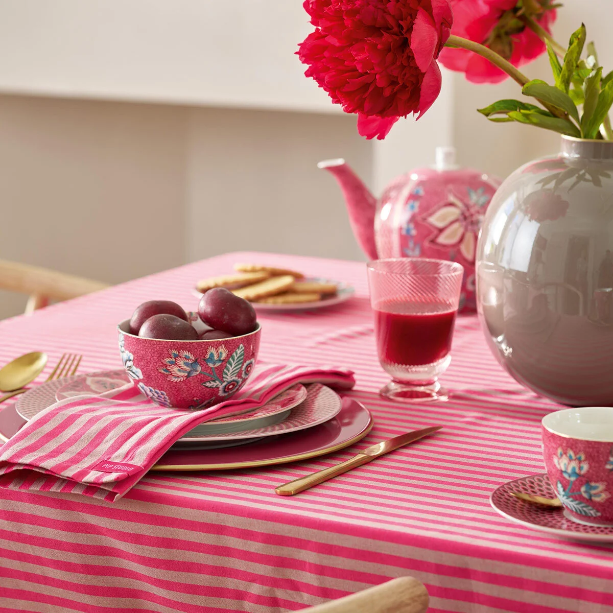 Flower Festival Porselen Pasta Tabağı Kırmızı Renk 17 cm