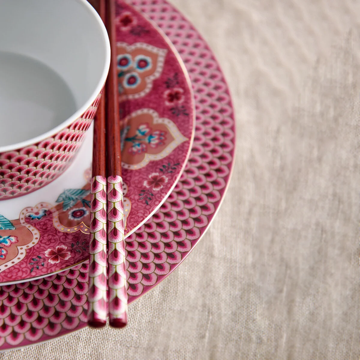 Flower Festival Porselen Yemek Tabağı Kırmızı Renk 26,5 cm