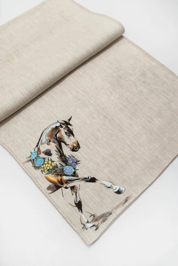 Unique Couture Horse Simple Runner Female