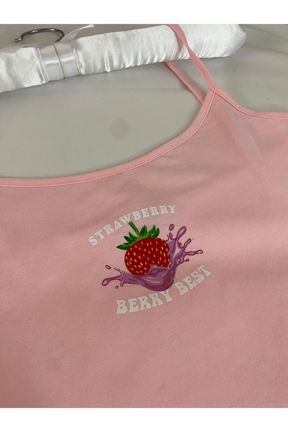 Pembe Çilek Desenli Askılı Şortlu Pijama Takımı