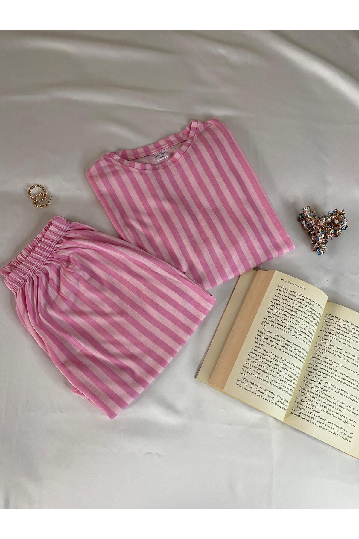 Pembe Çizgli Kısa Kollu Şortlu Pijama Takımı